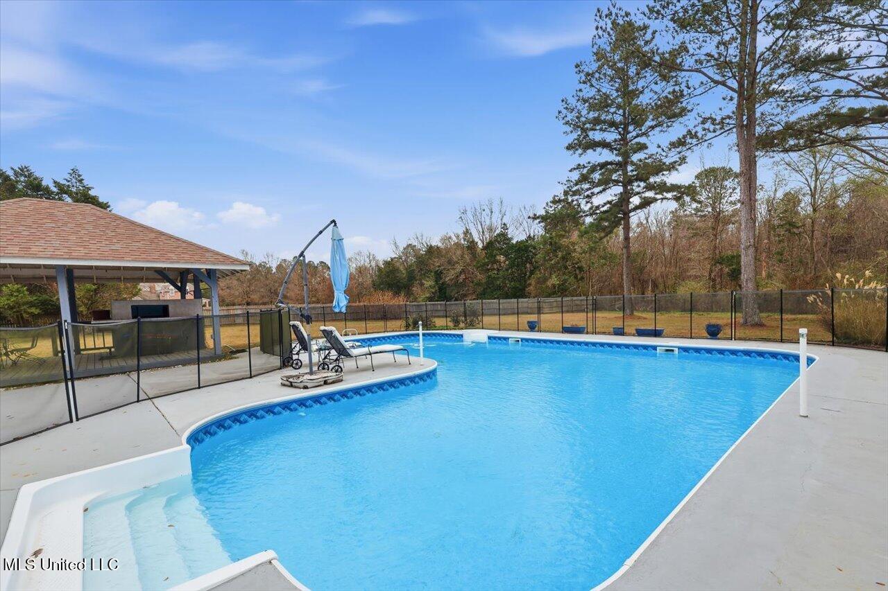 112 Saddle Creek Cove Property Photo 46
