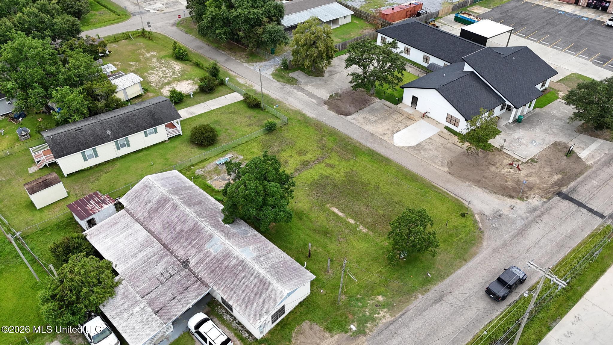2304 Mclaurin Street Property Photo 2