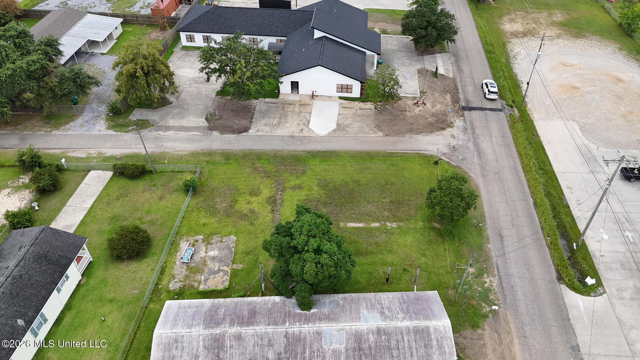 2304 Mclaurin Street Property Photo 3