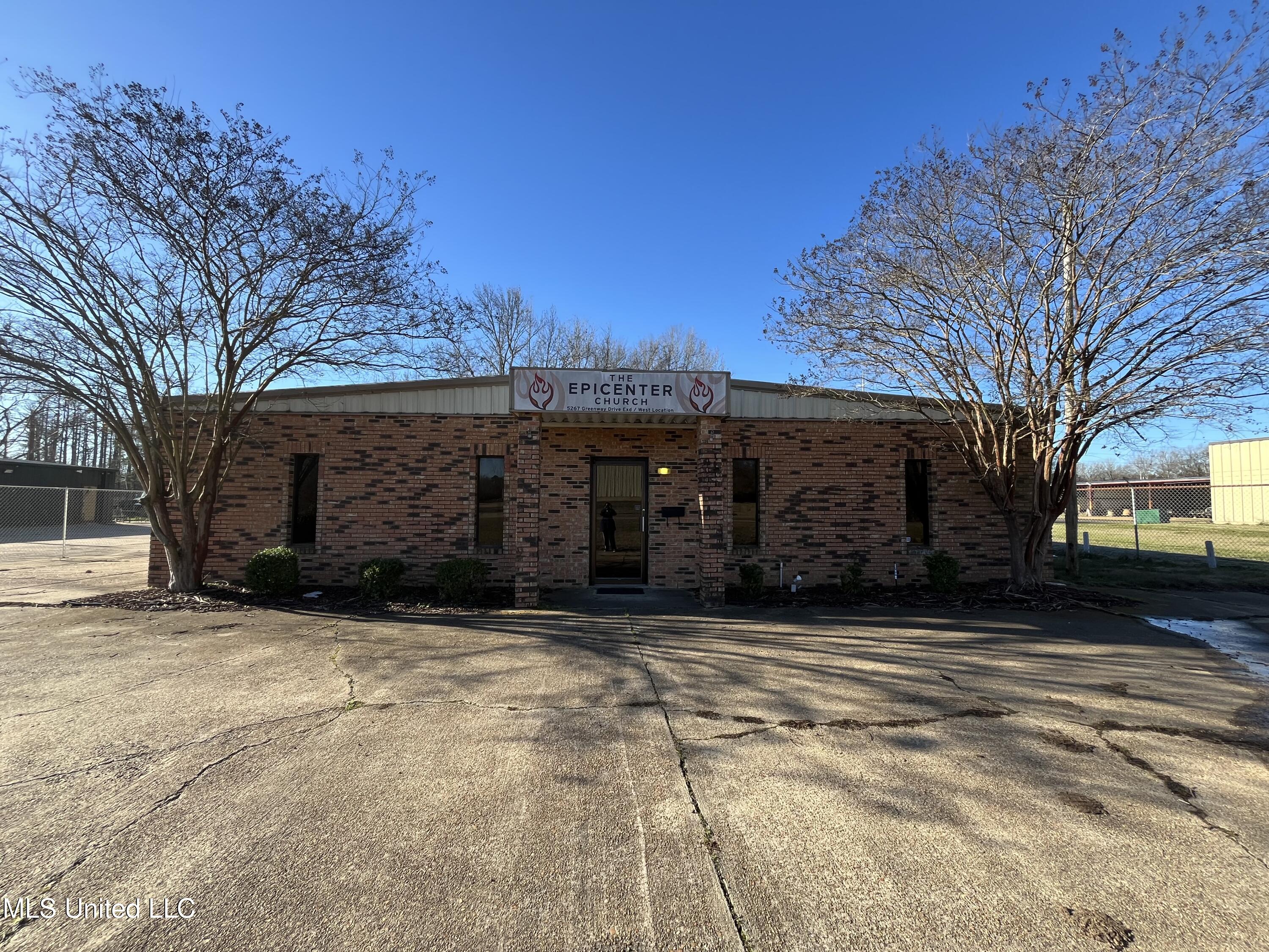 5267 Greenway Drive Property Photo 3