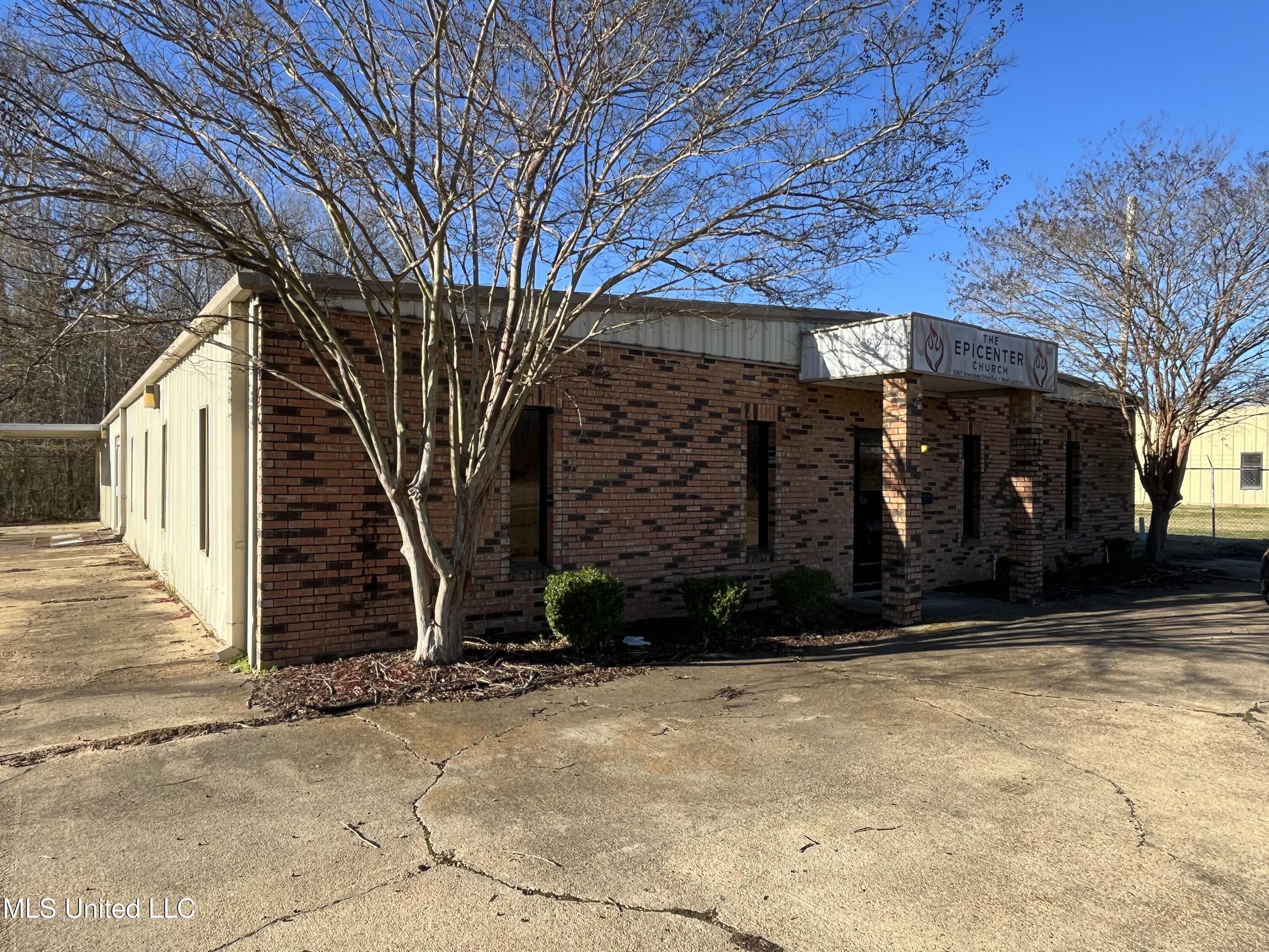 5267 Greenway Drive Property Photo 4