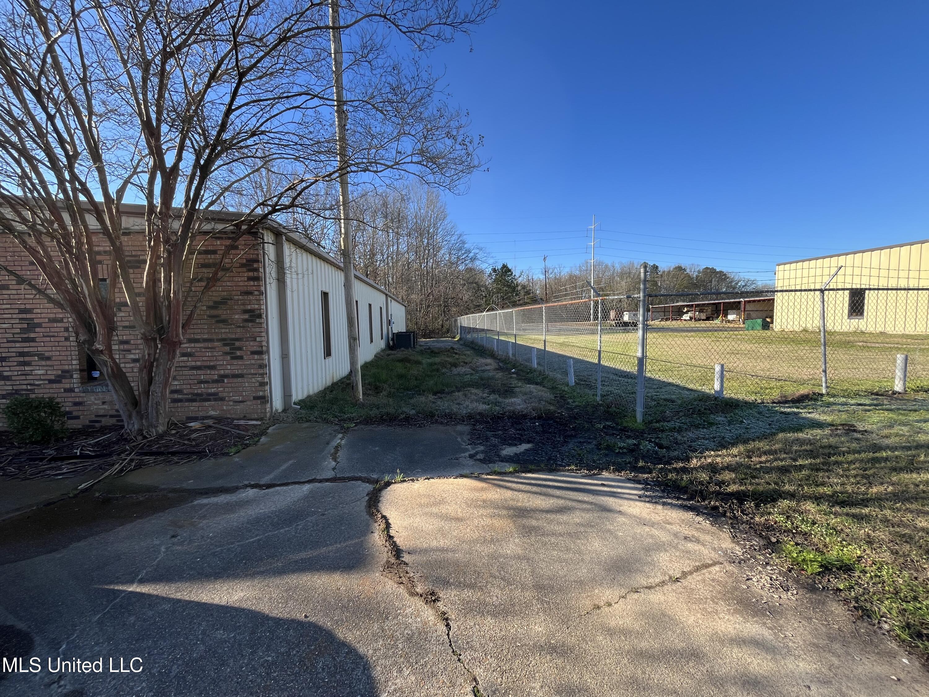 5267 Greenway Drive Property Photo 6