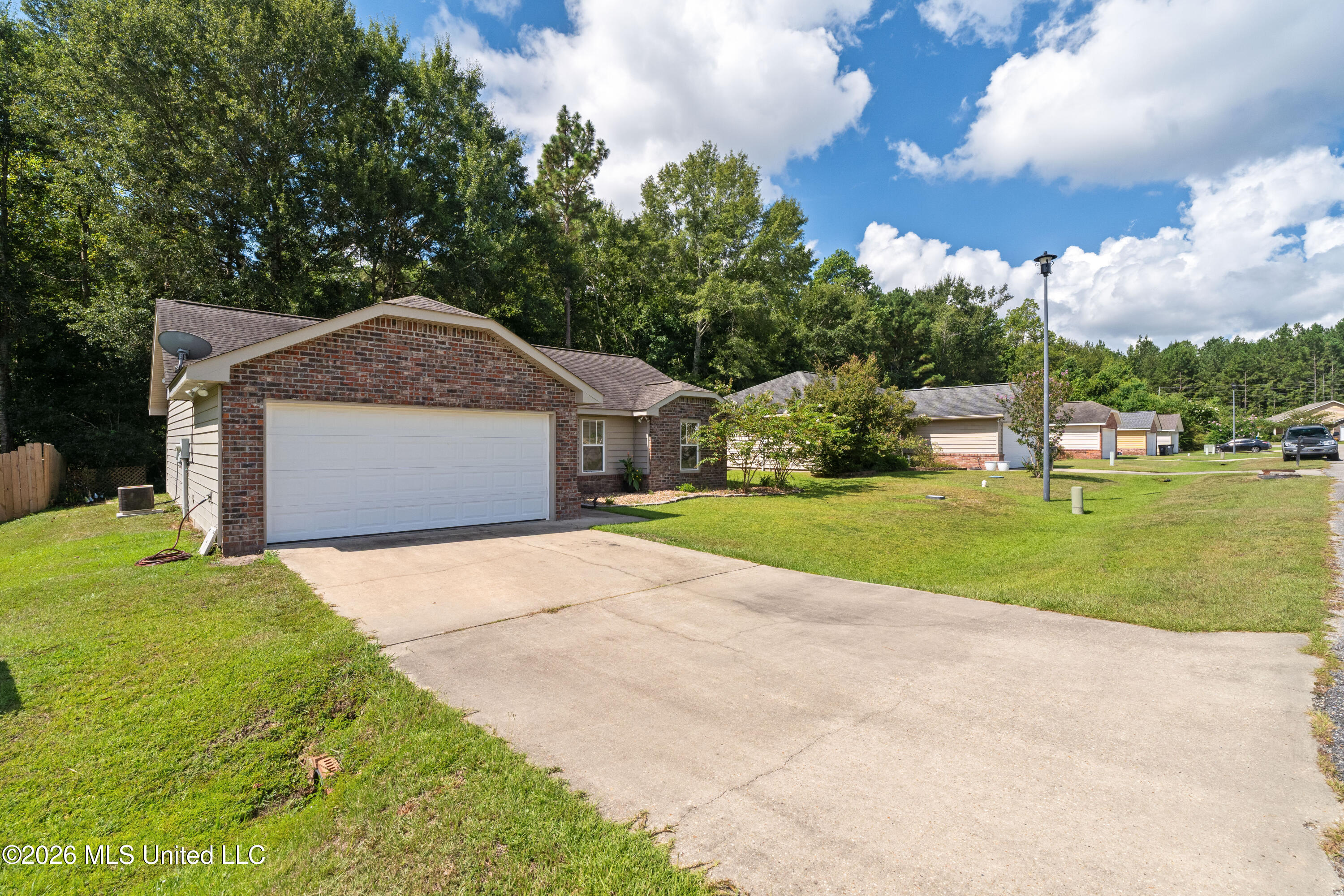 40 S Ambrose Property Photo 2