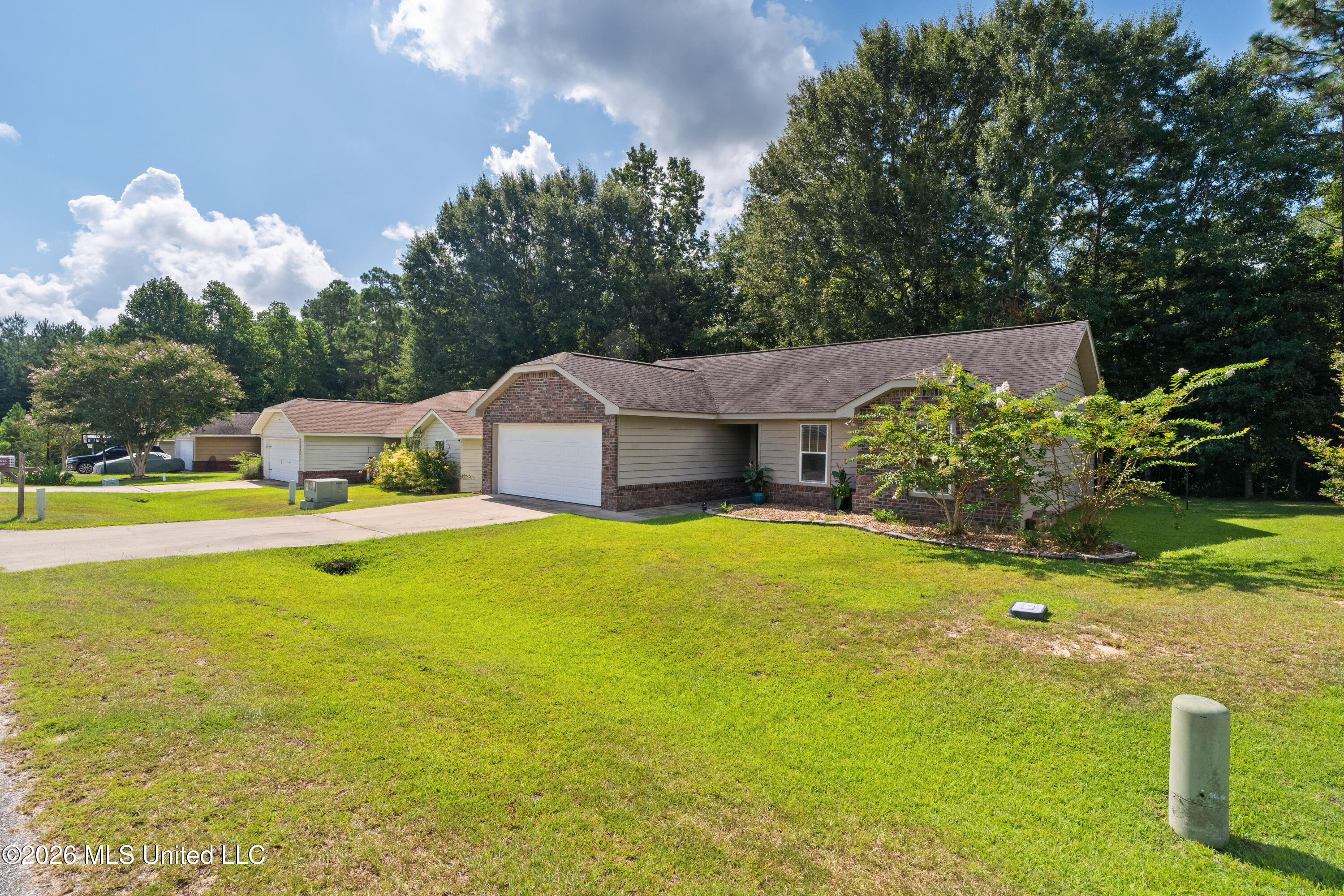 40 S Ambrose Property Photo 4