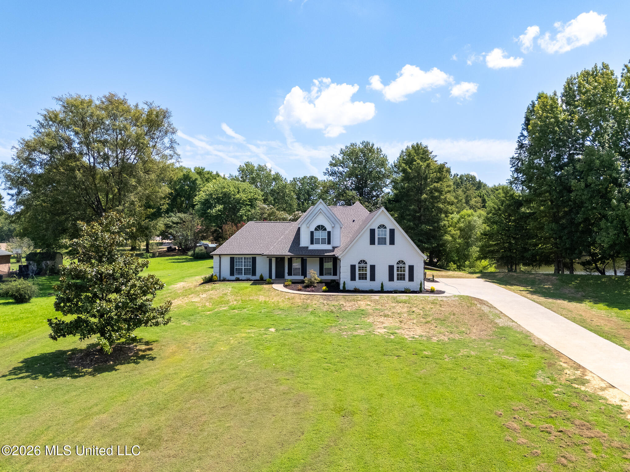 8690 Hunters Run Drive Property Photo 1