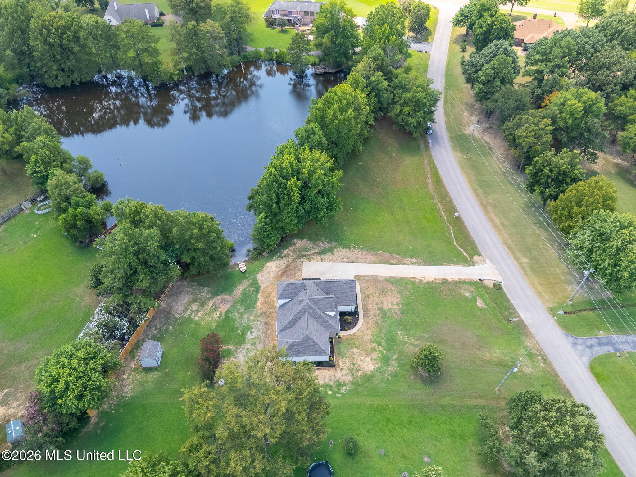 8690 Hunters Run Drive Property Photo 3