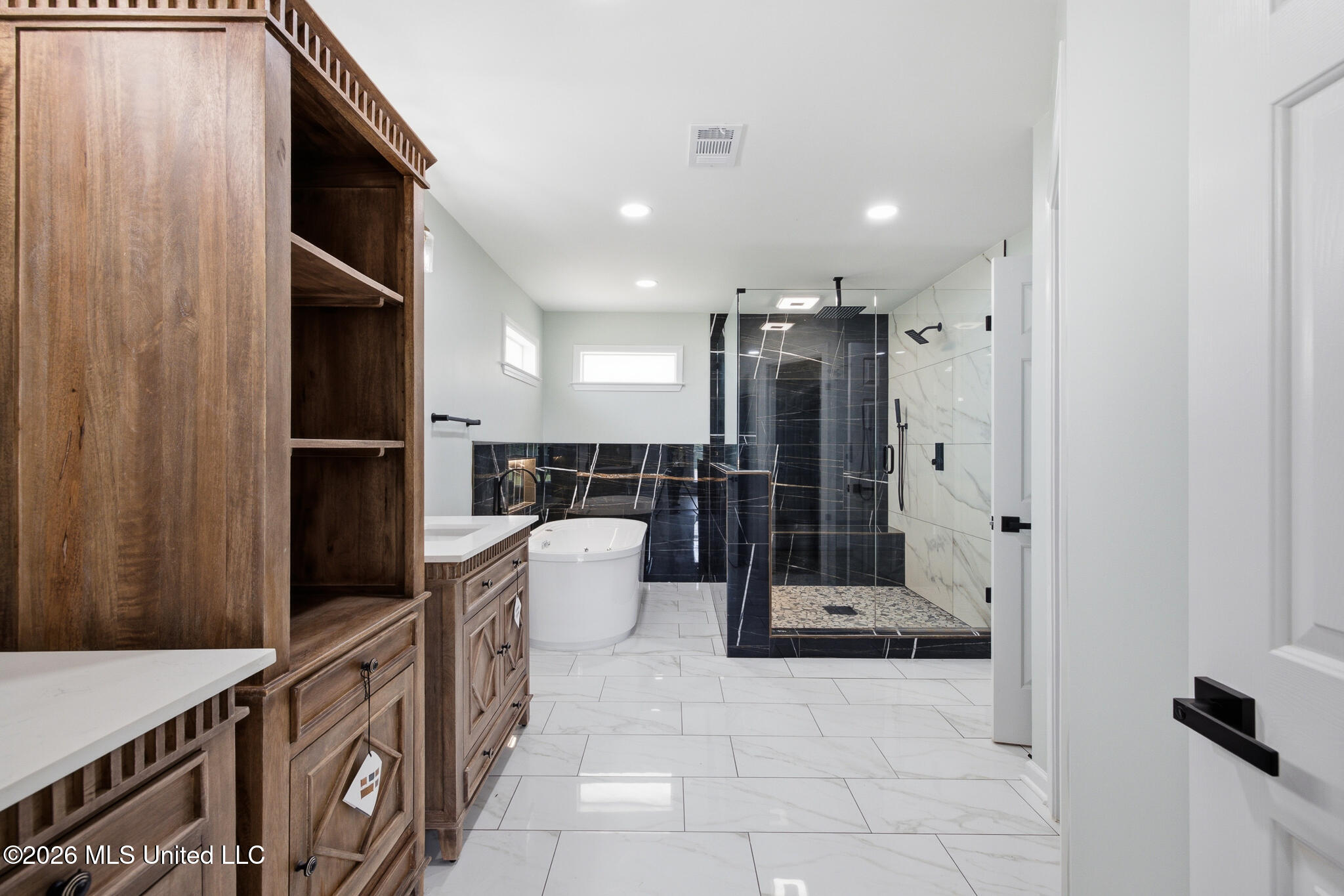 8690 Hunters Run Drive Property Photo 24