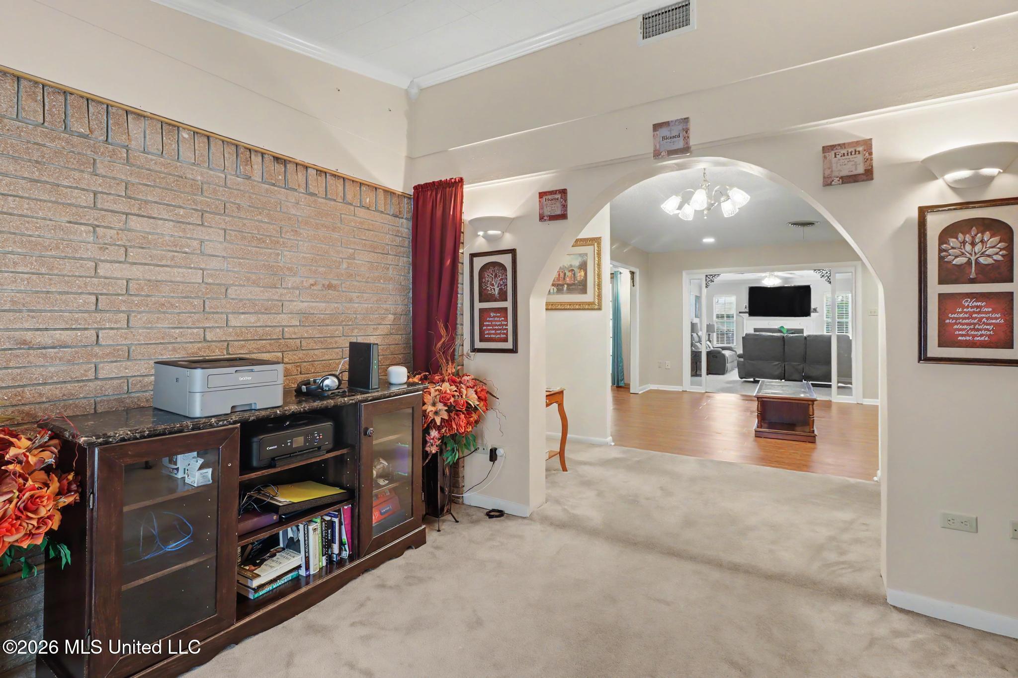 2137 Driftwood Drive Property Photo 3