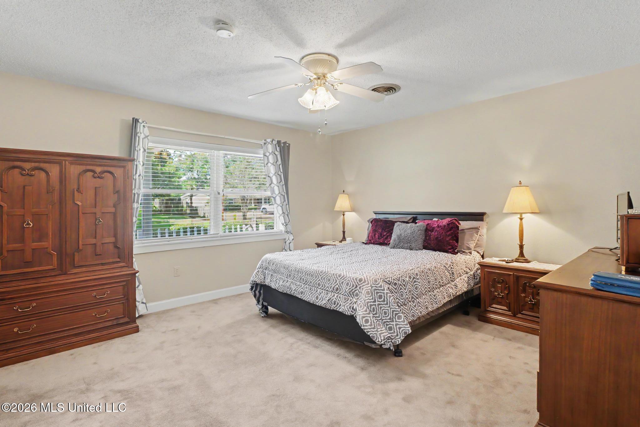 2137 Driftwood Drive Property Photo 4