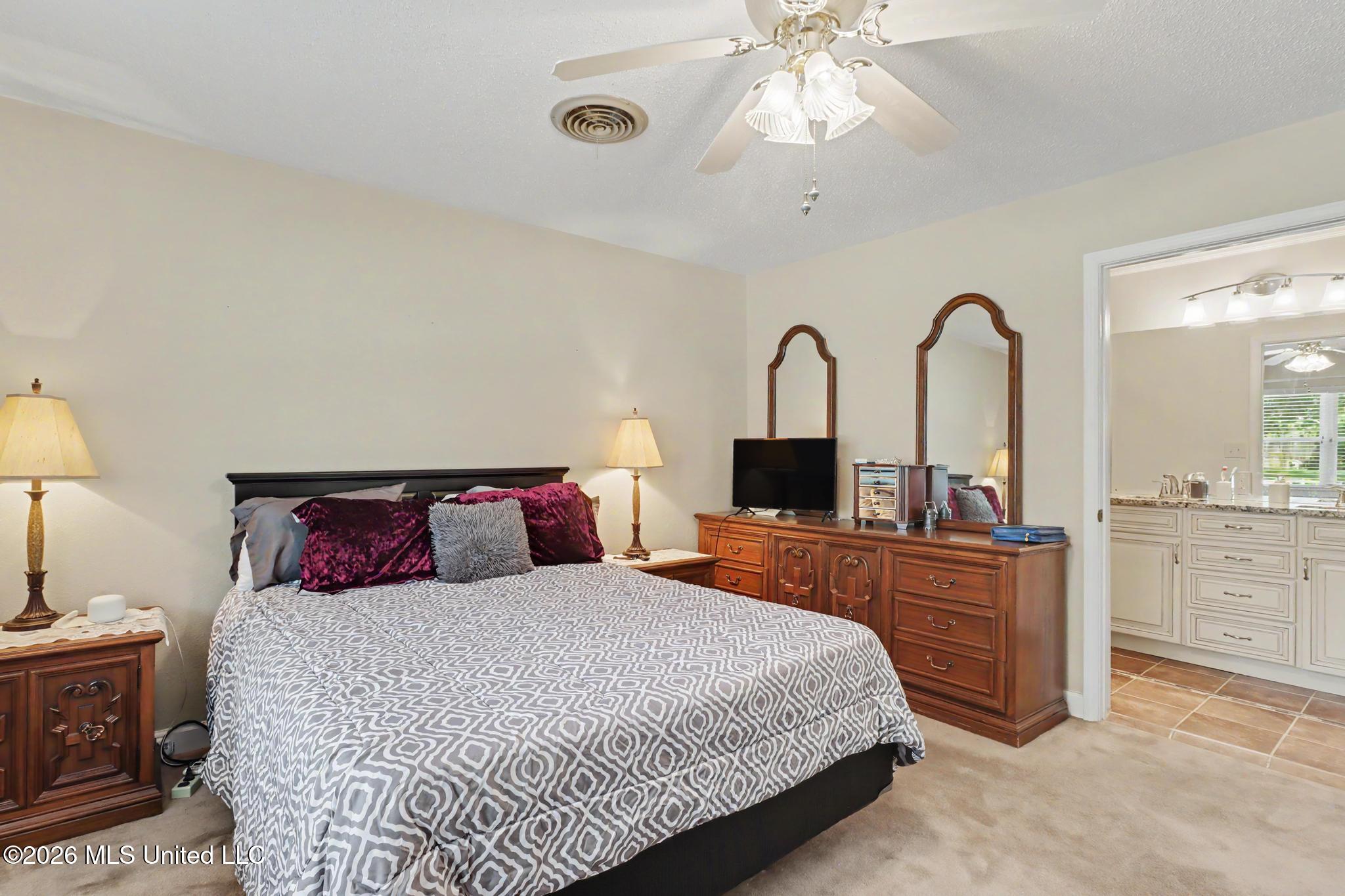 2137 Driftwood Drive Property Photo 5