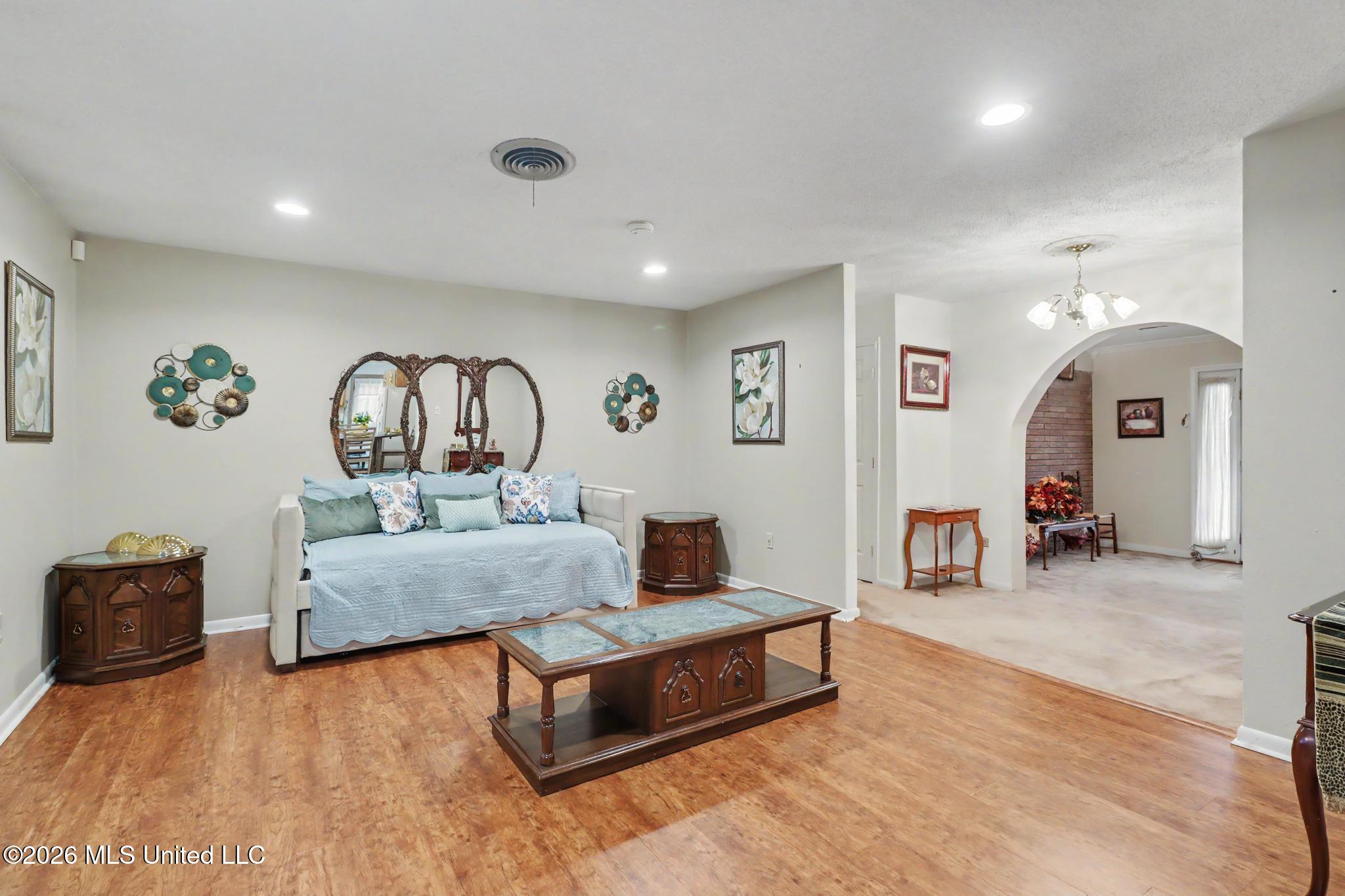2137 Driftwood Drive Property Photo 7