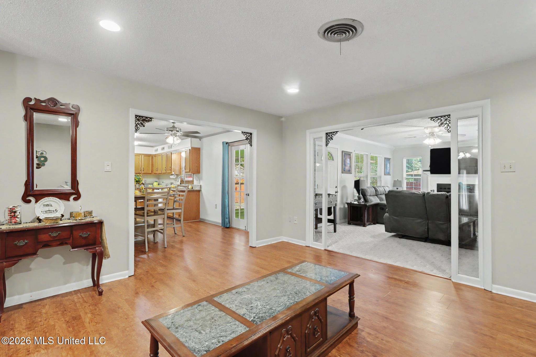 2137 Driftwood Drive Property Photo 9