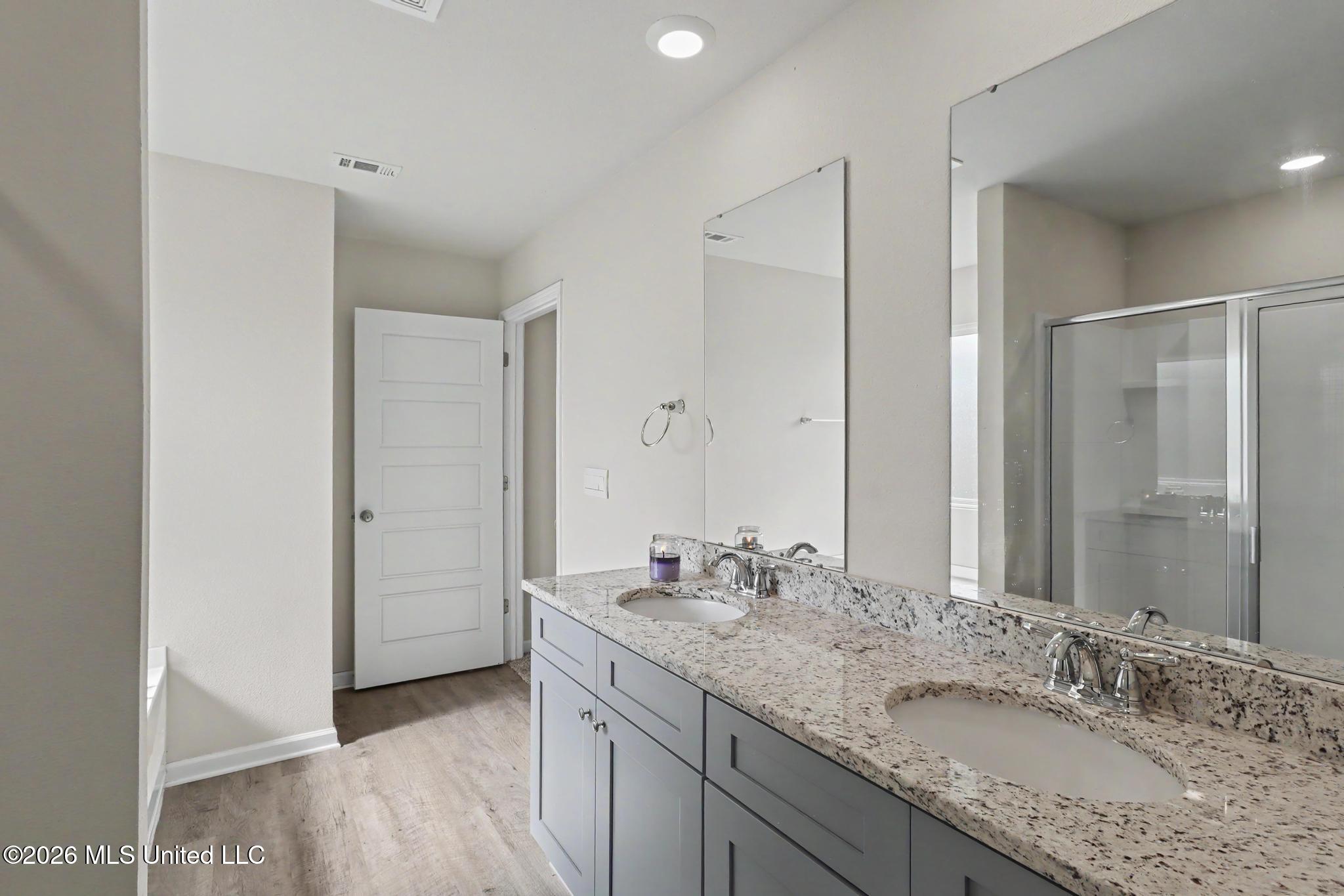 1059 Enclave Circle Property Photo 14