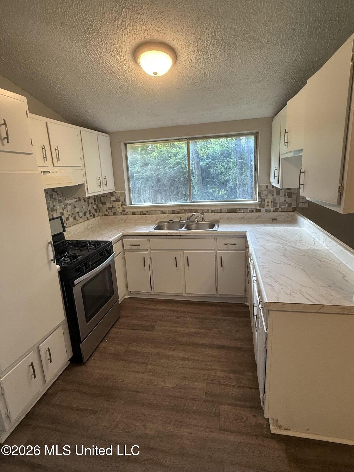 4344 California Avenue Property Photo 3