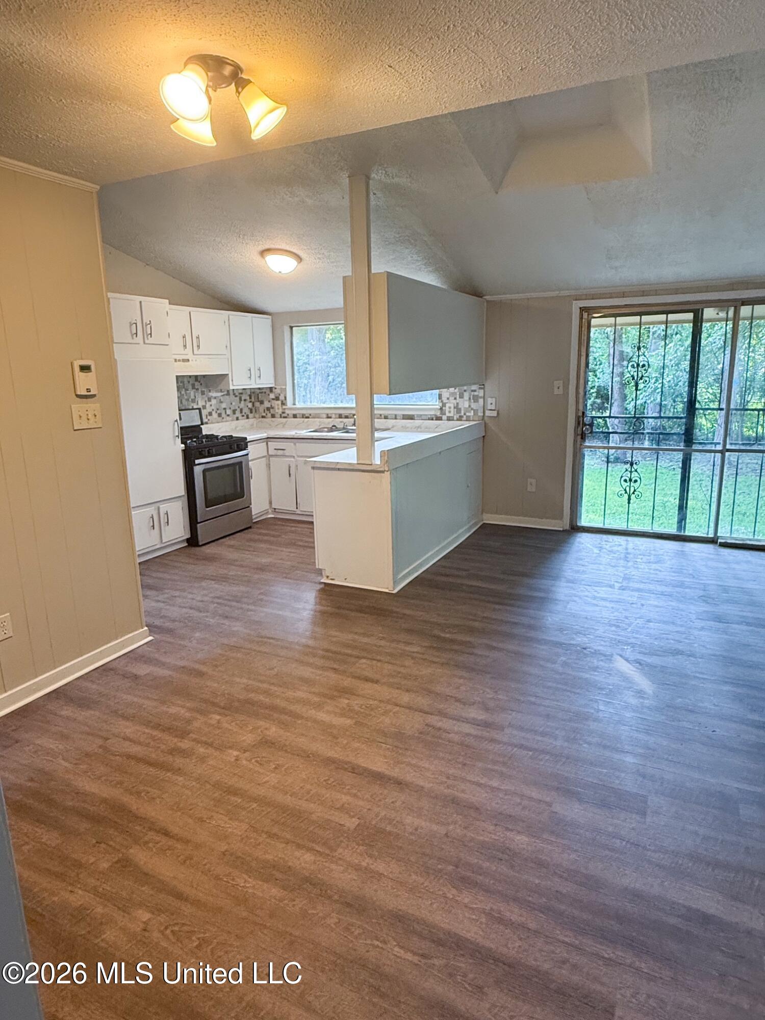 4344 California Avenue Property Photo 4
