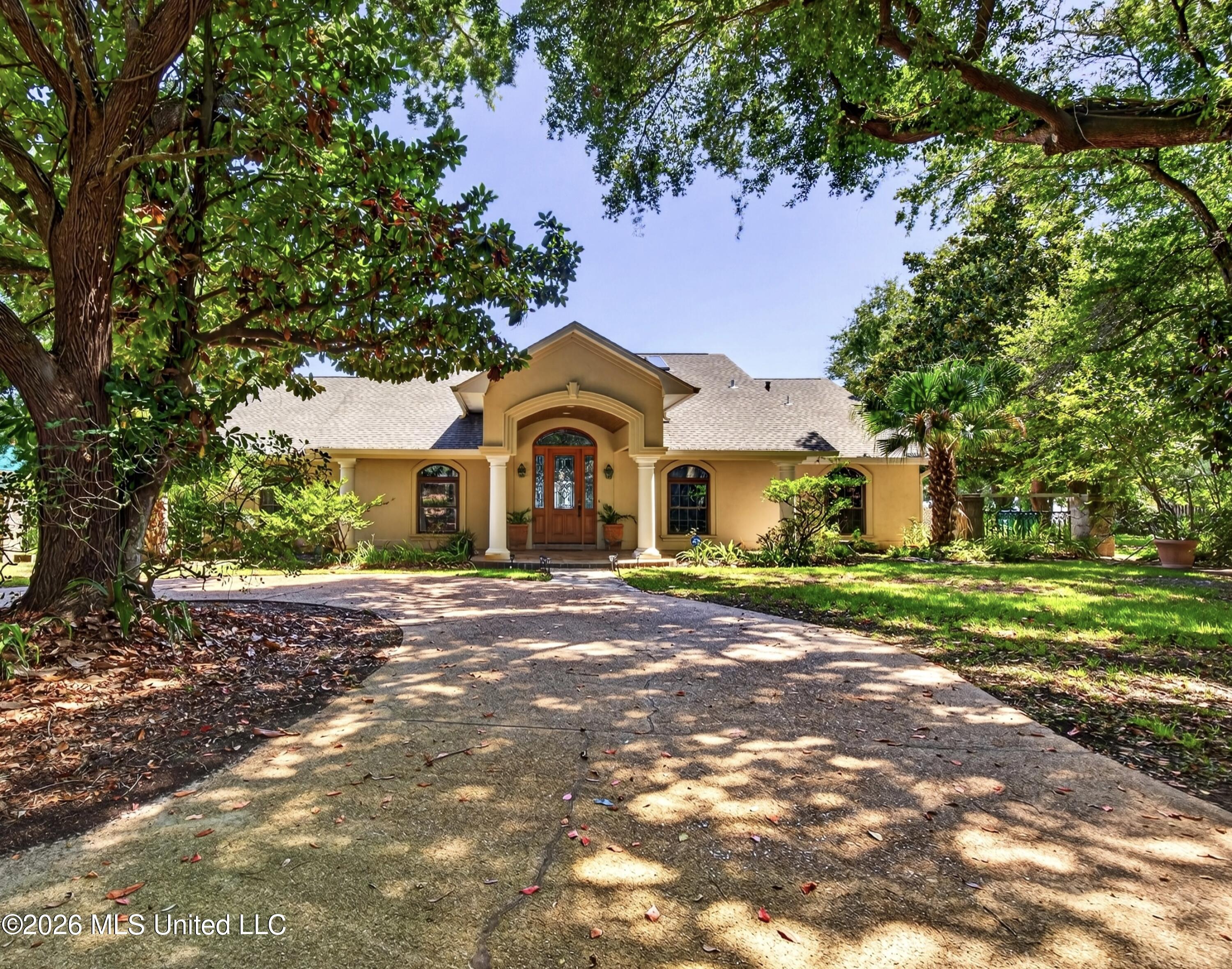 1401 Seacliffe Drive Property Photo 1