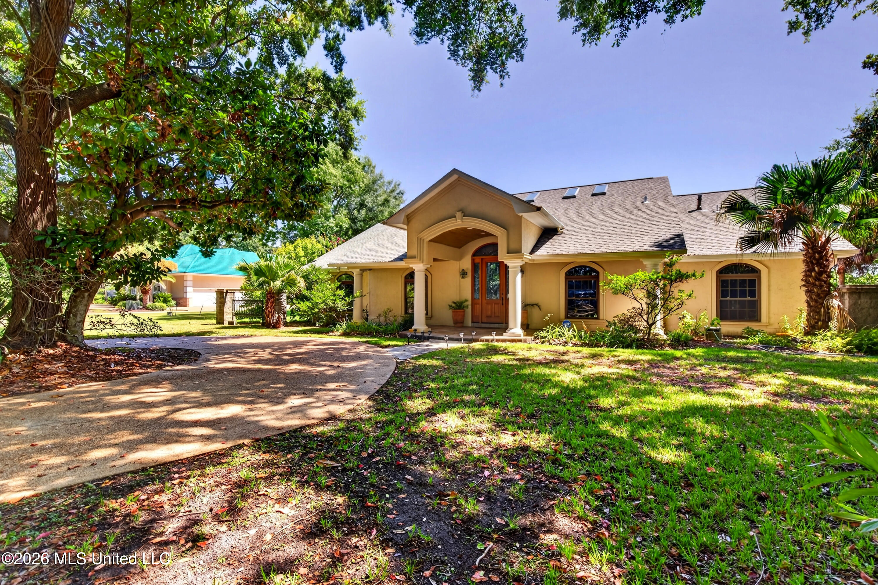 1401 Seacliffe Drive Property Photo 3