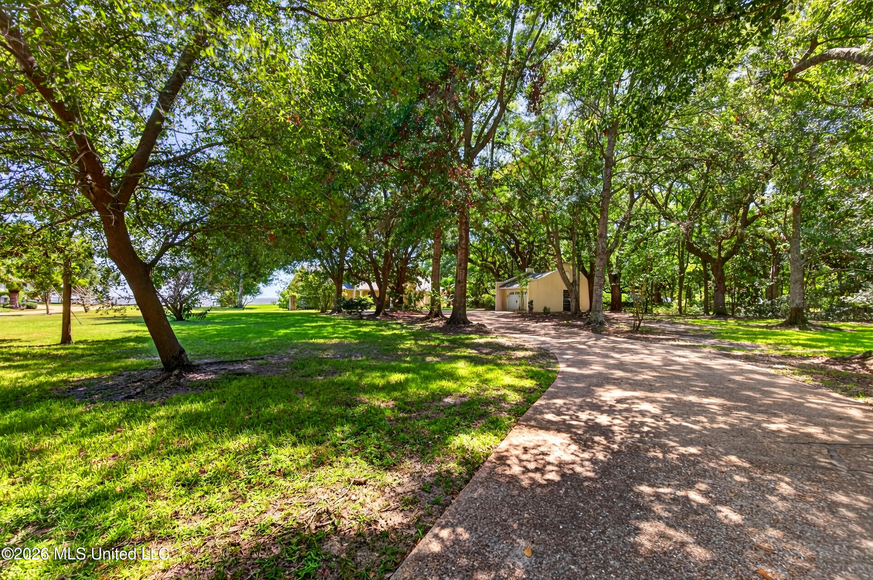1401 Seacliffe Drive Property Photo 4