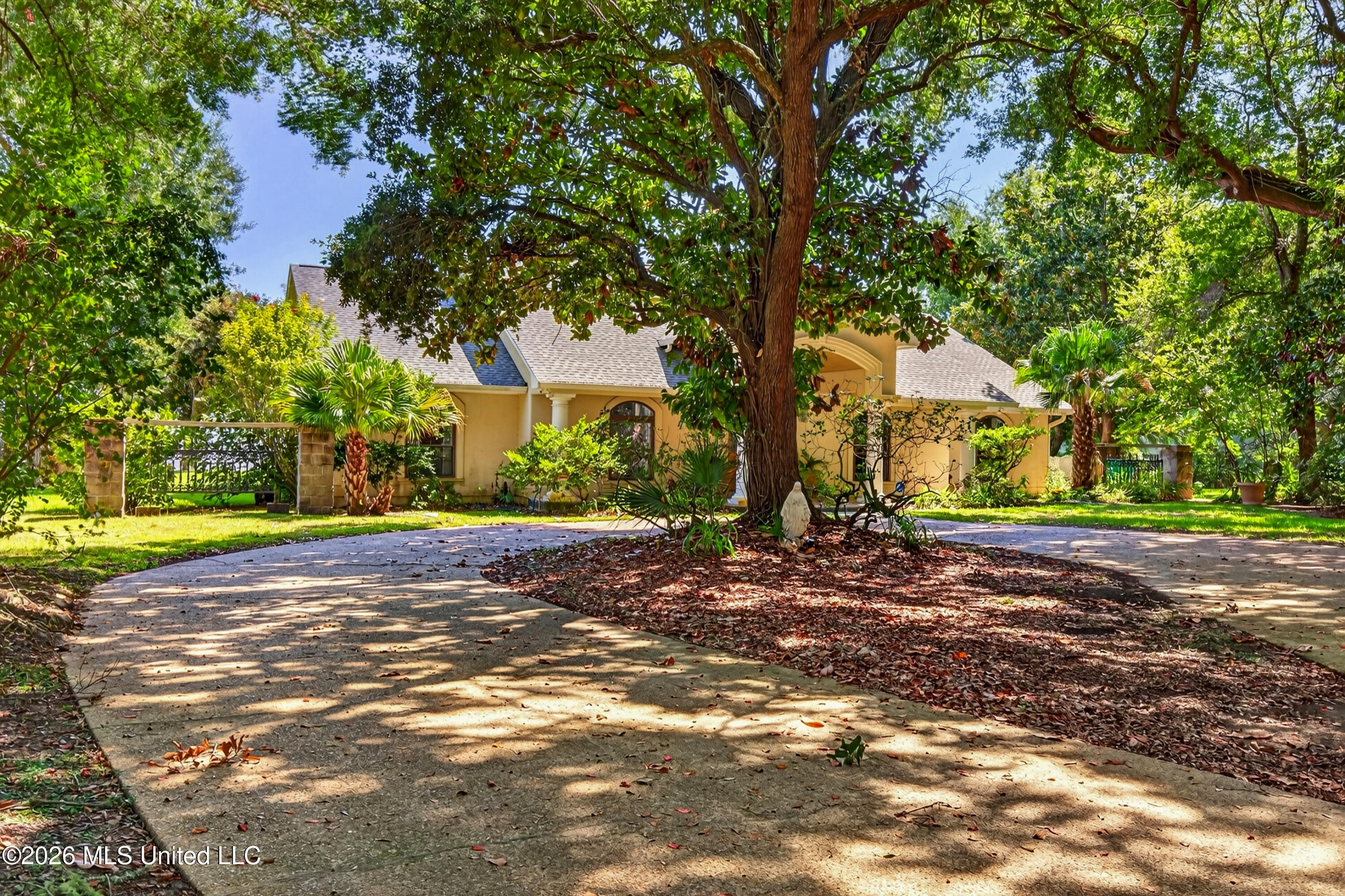 1401 Seacliffe Drive Property Photo 9