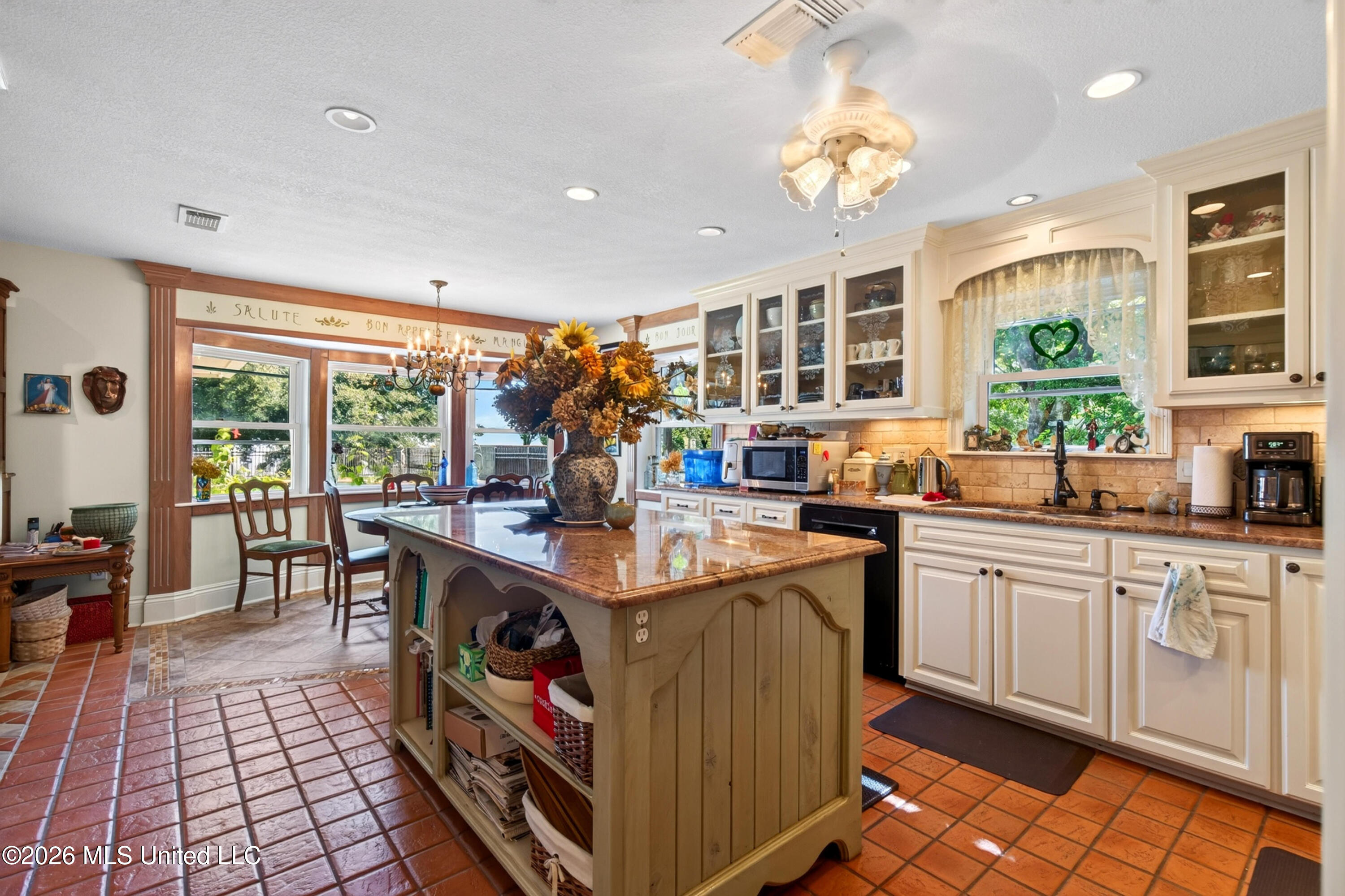 1401 Seacliffe Drive Property Photo 27