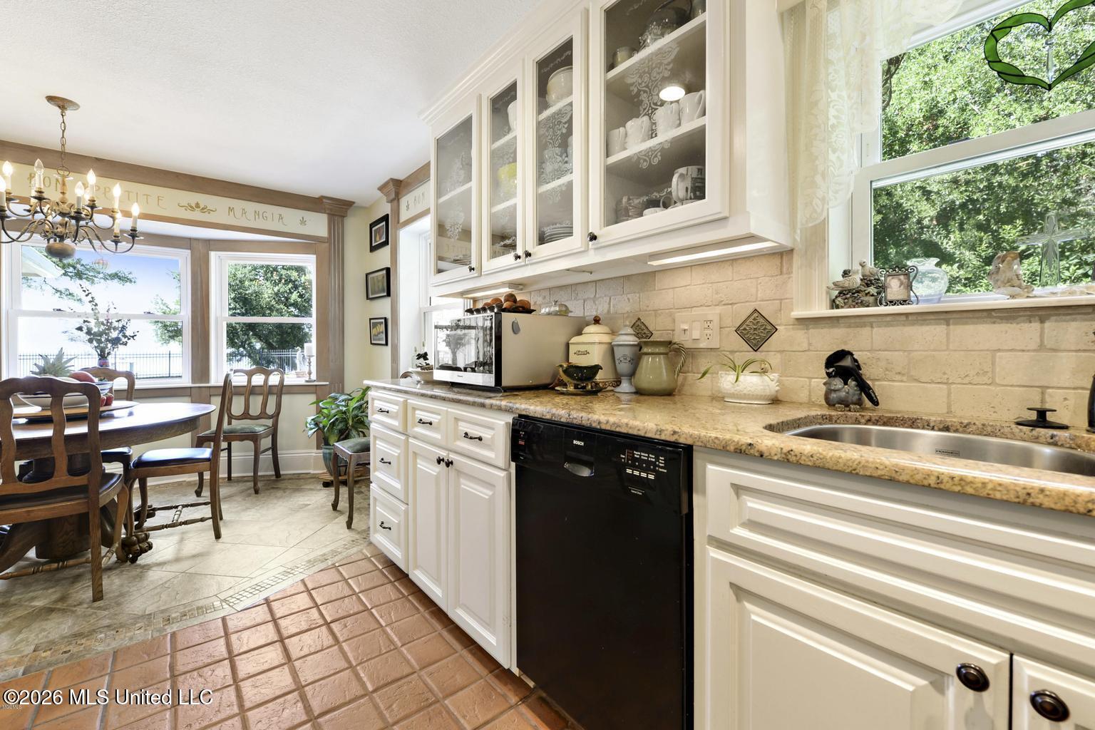 1401 Seacliffe Drive Property Photo 32