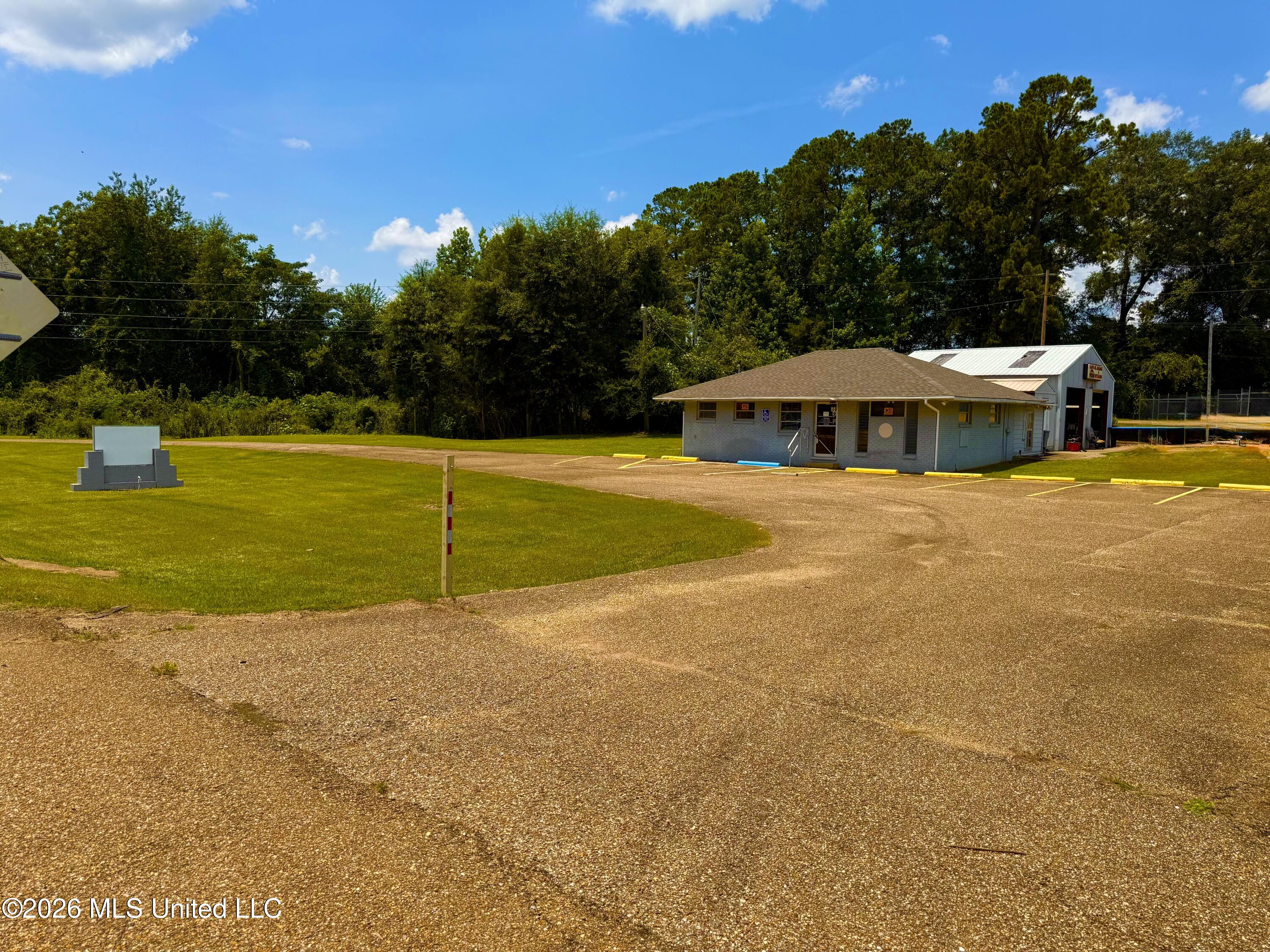 115 Columbia Avenue Property Photo 3