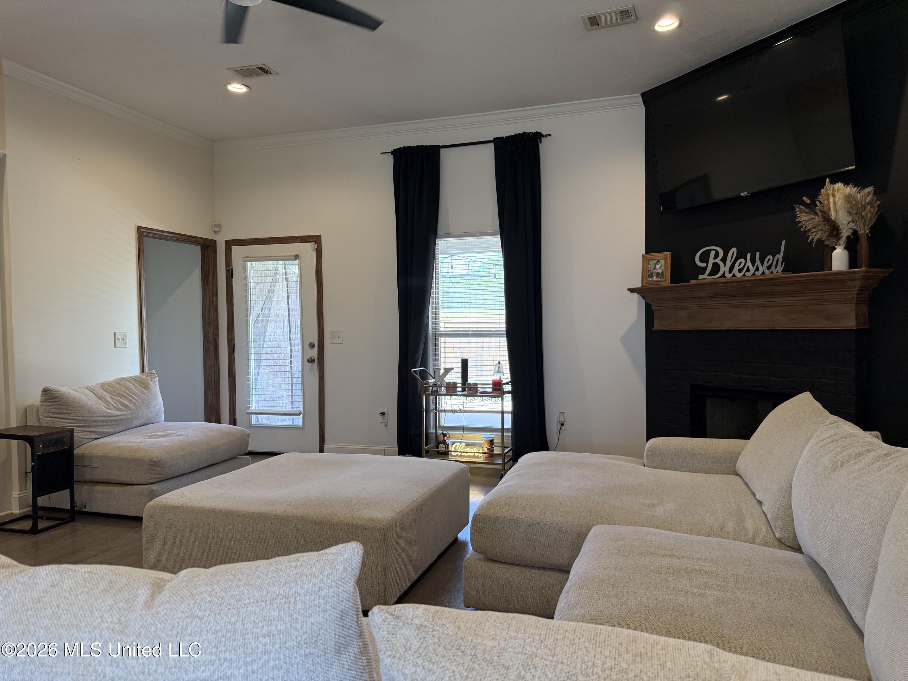 1213 Westfield Place Property Photo 3