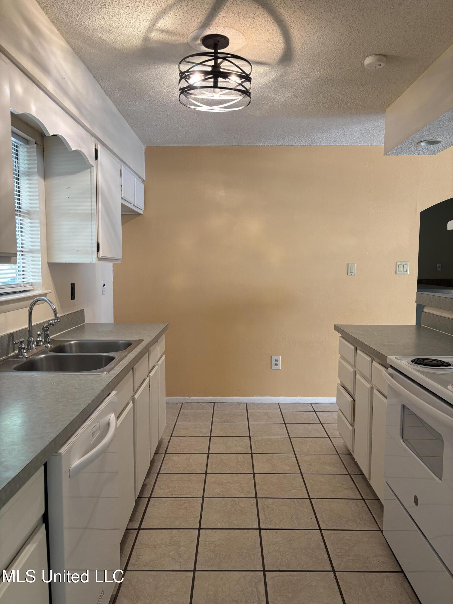 4908 Fairwood Drive Property Photo 6
