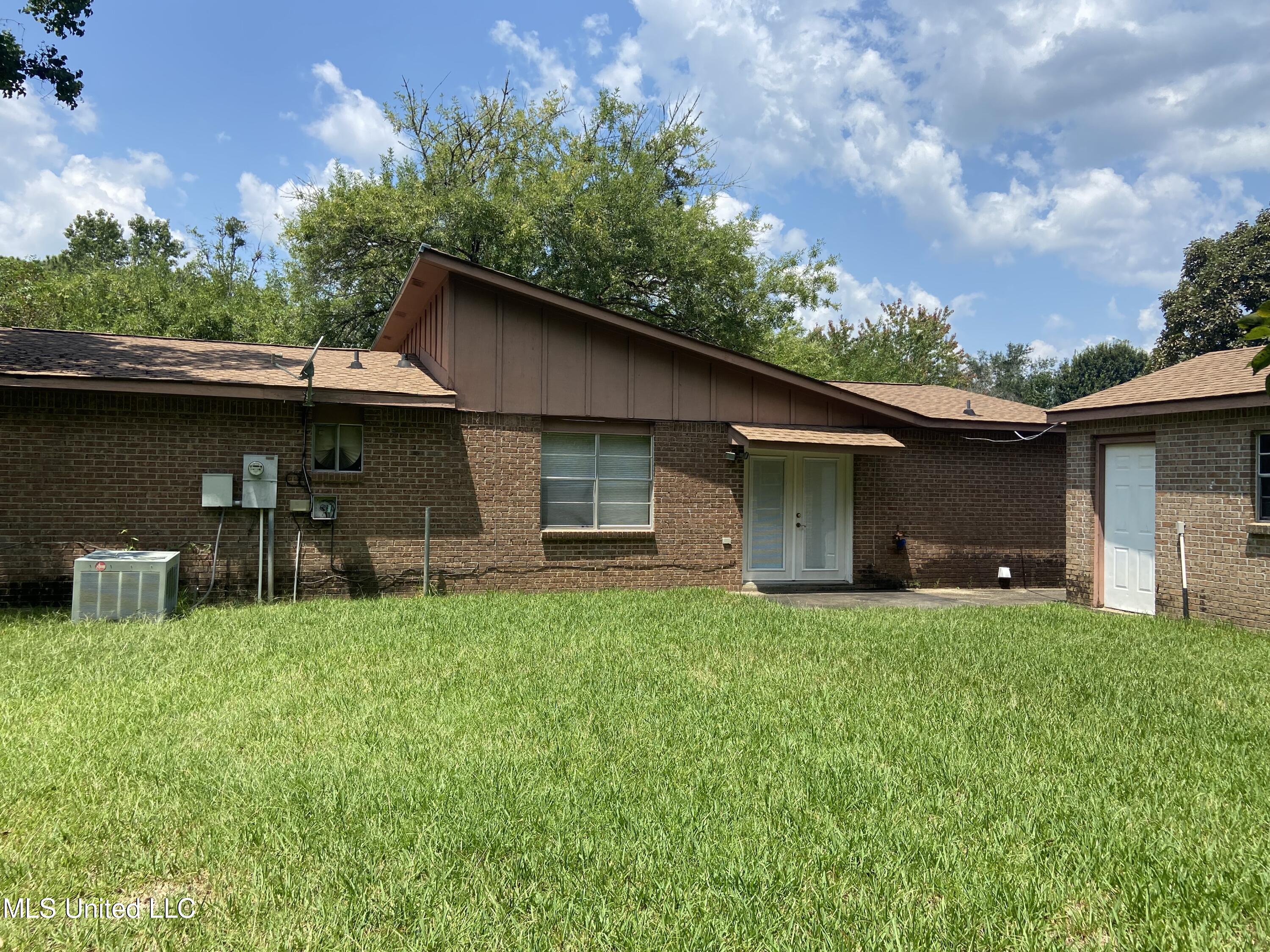 4908 Fairwood Drive Property Photo 10