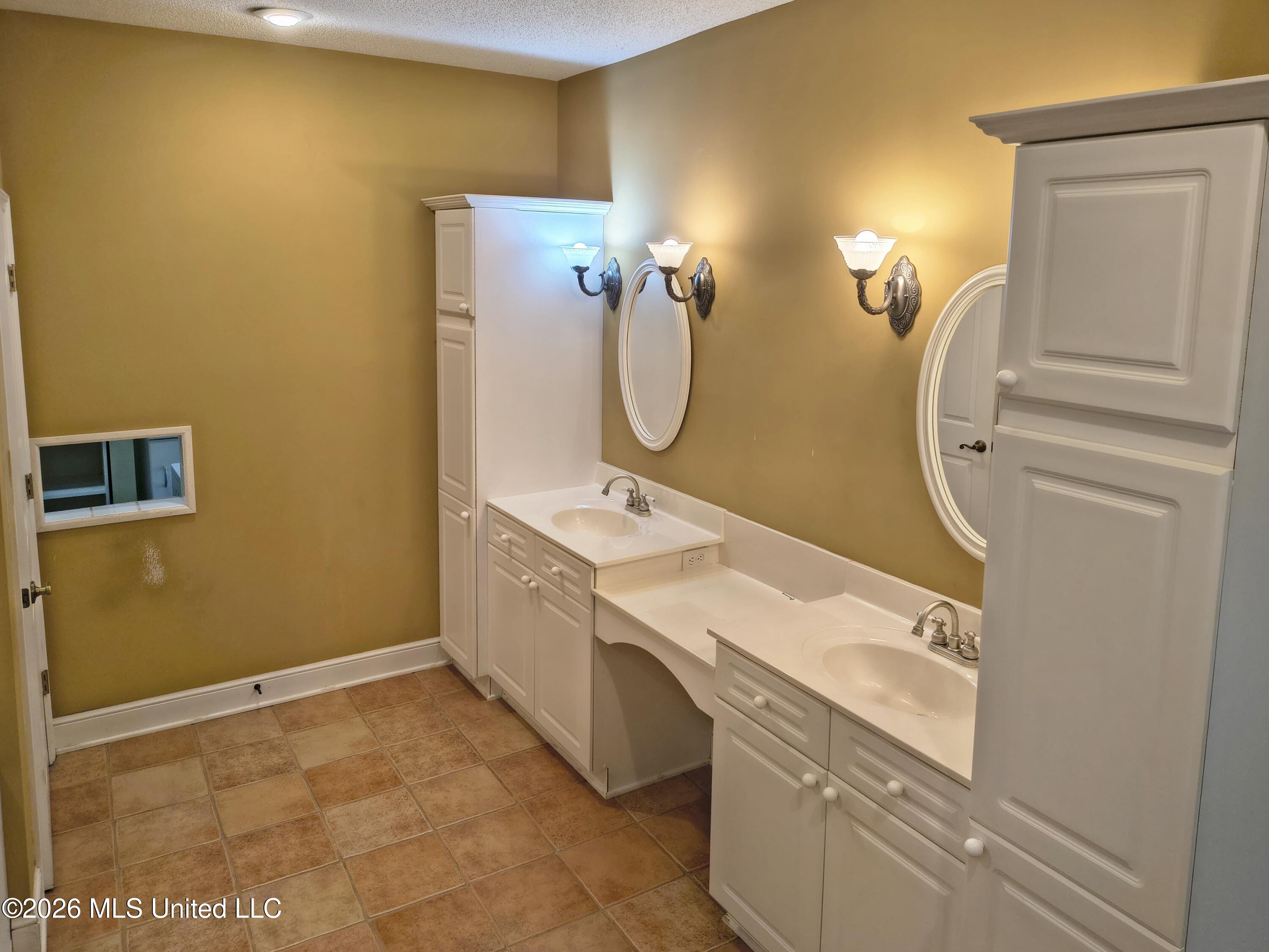 1663 Cedar Trail Cove Property Photo 15