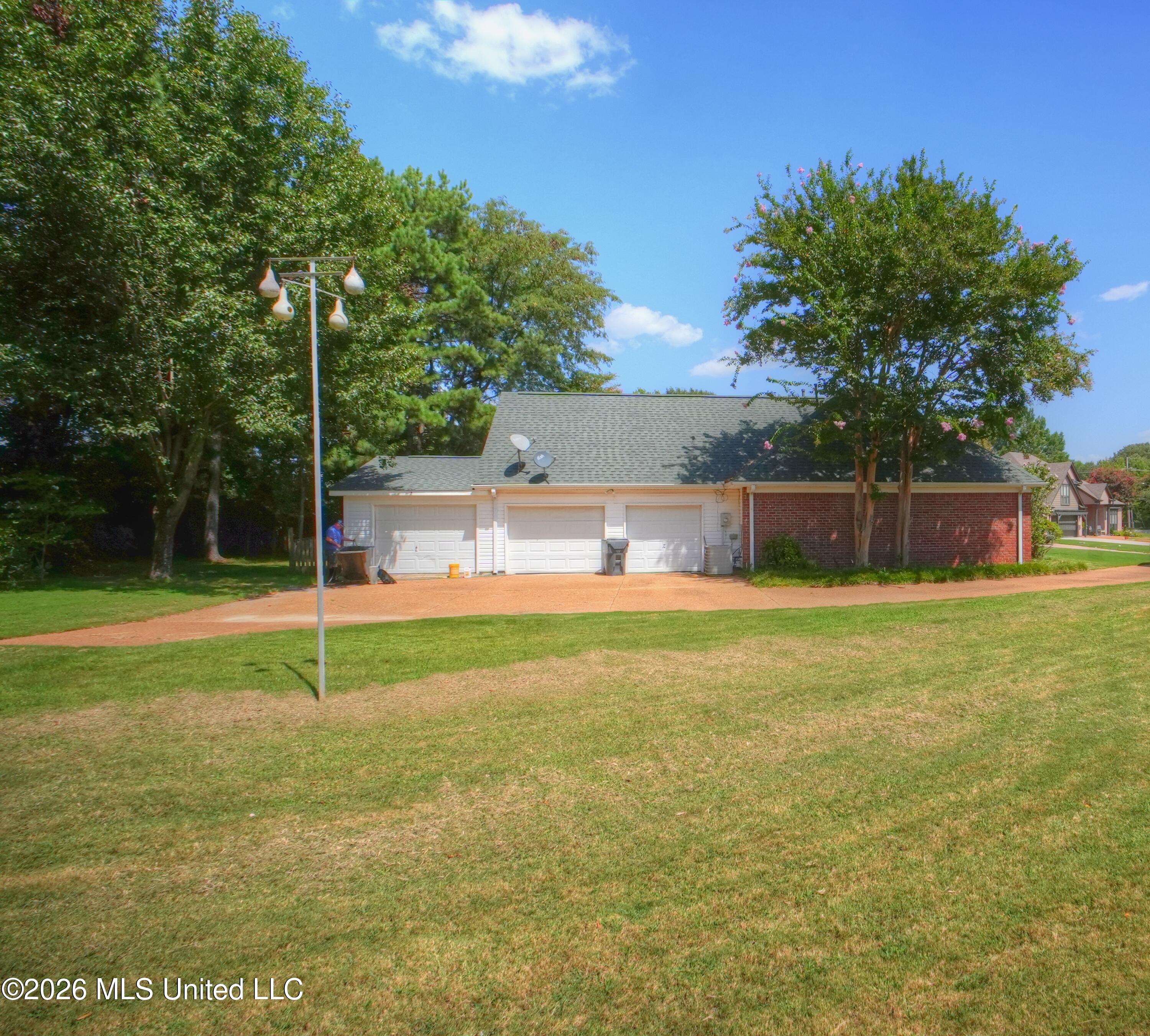 1663 Cedar Trail Cove Property Photo 28
