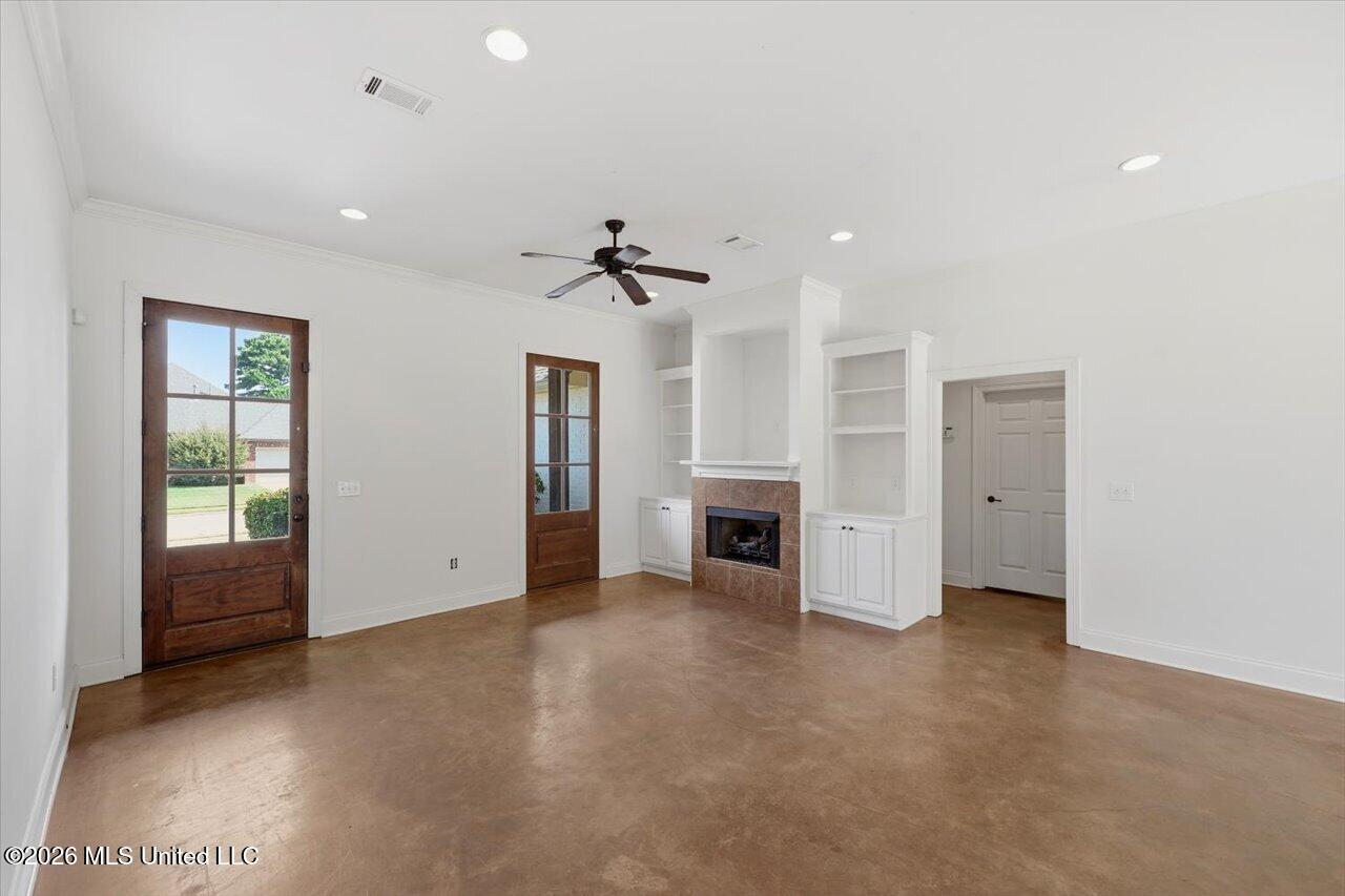 115 Kings Crossing Property Photo 7