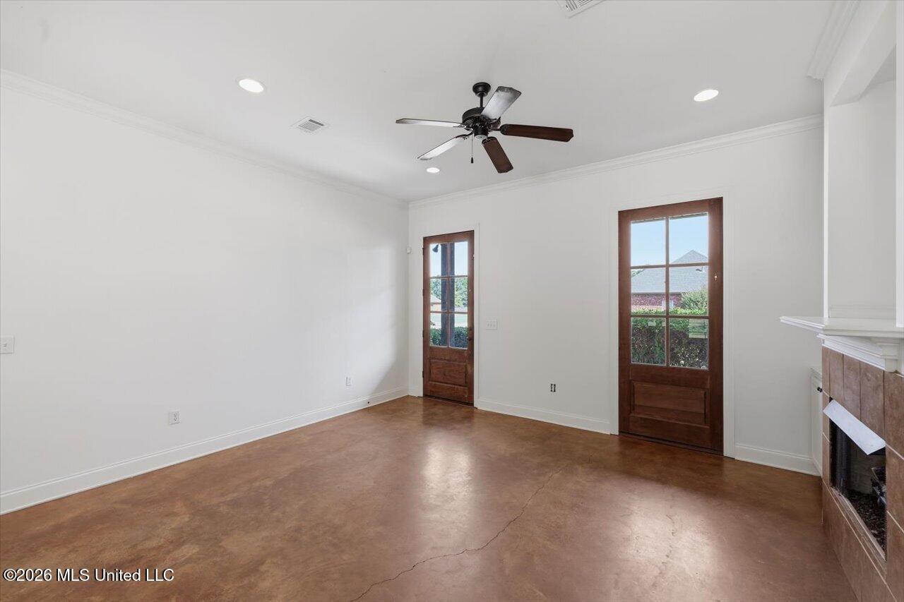 115 Kings Crossing Property Photo 8