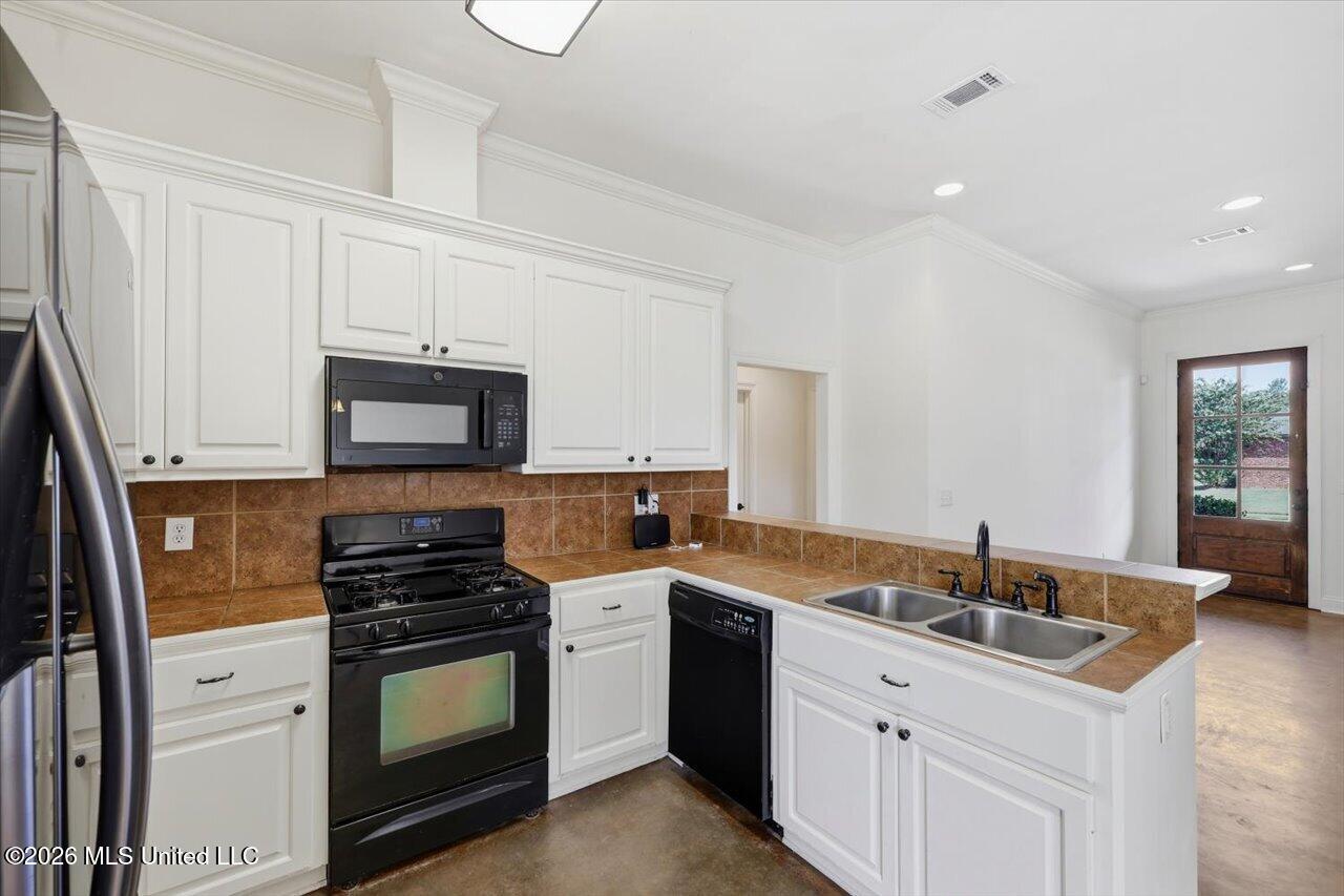 115 Kings Crossing Property Photo 12
