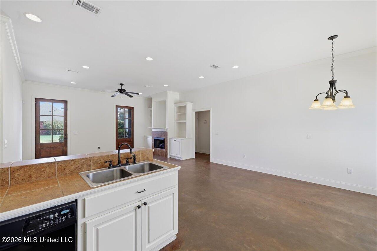 115 Kings Crossing Property Photo 13
