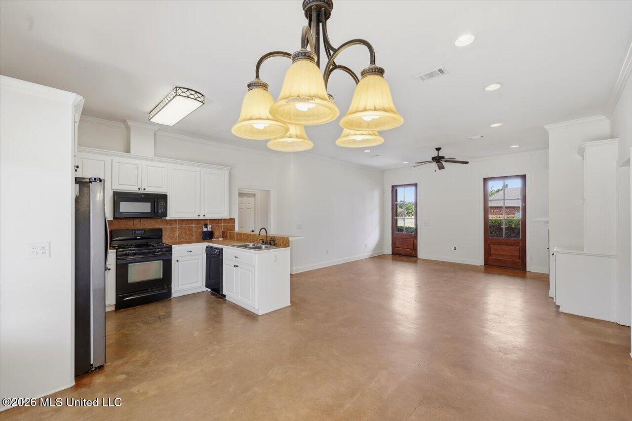115 Kings Crossing Property Photo 15