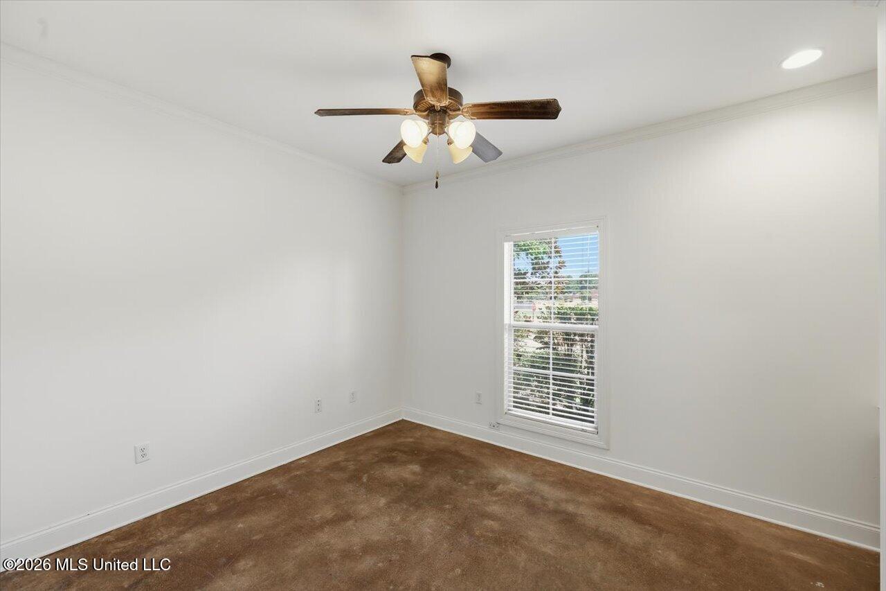 115 Kings Crossing Property Photo 29