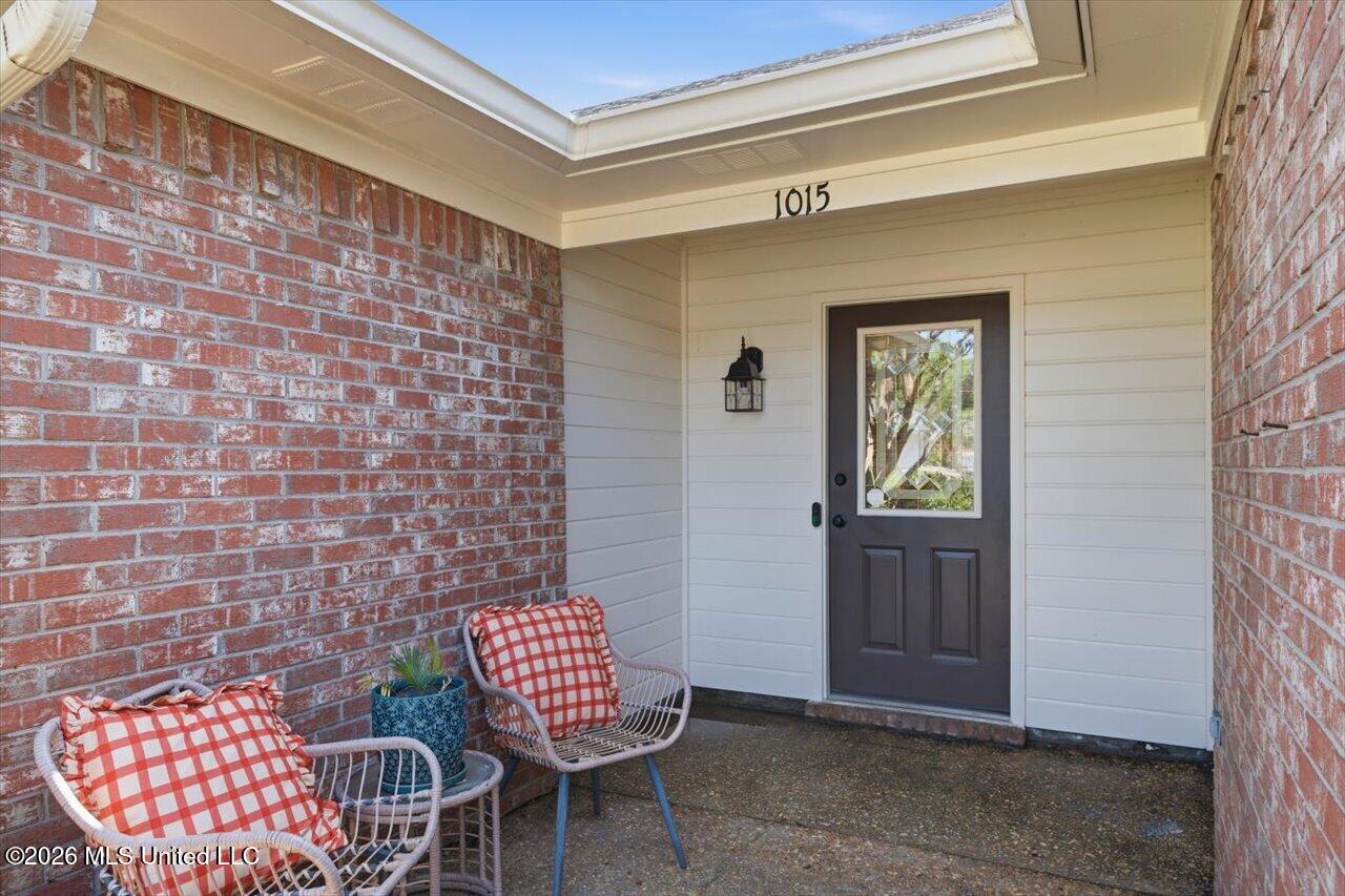 1015 Carlyle Cove Property Photo 3