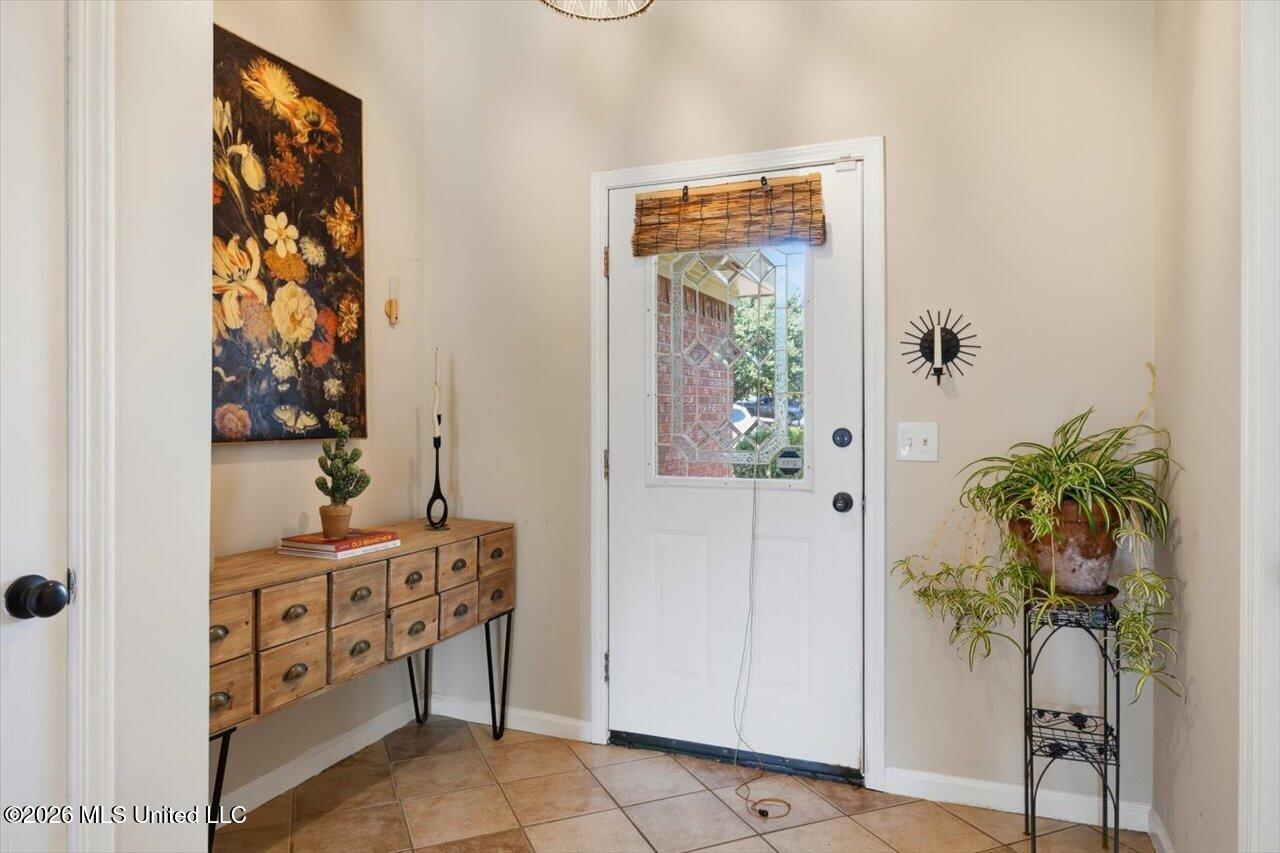 1015 Carlyle Cove Property Photo 4