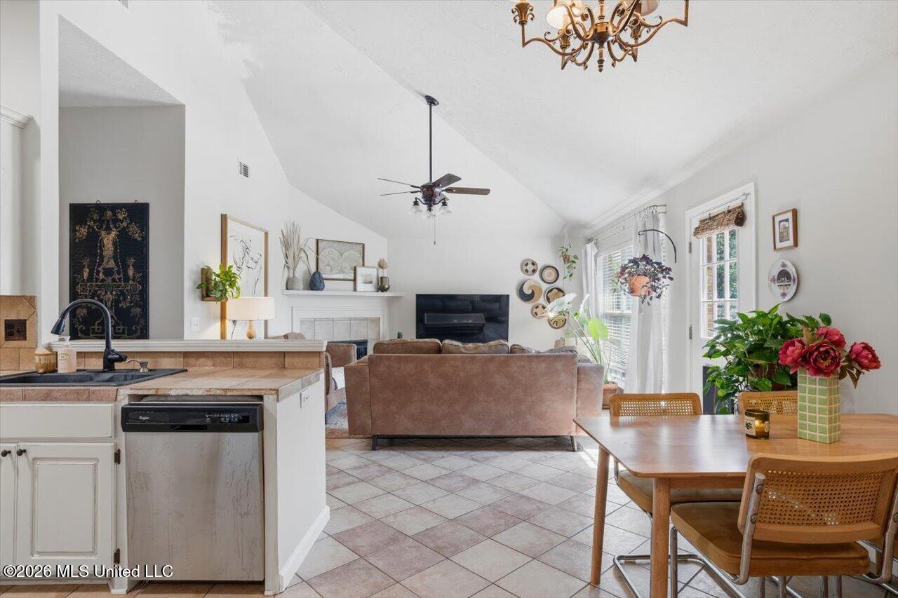 1015 Carlyle Cove Property Photo 14