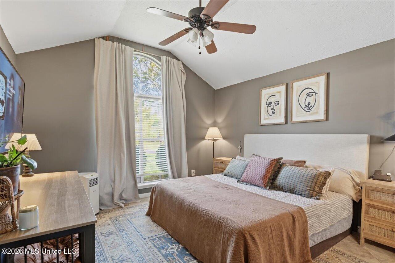 1015 Carlyle Cove Property Photo 17