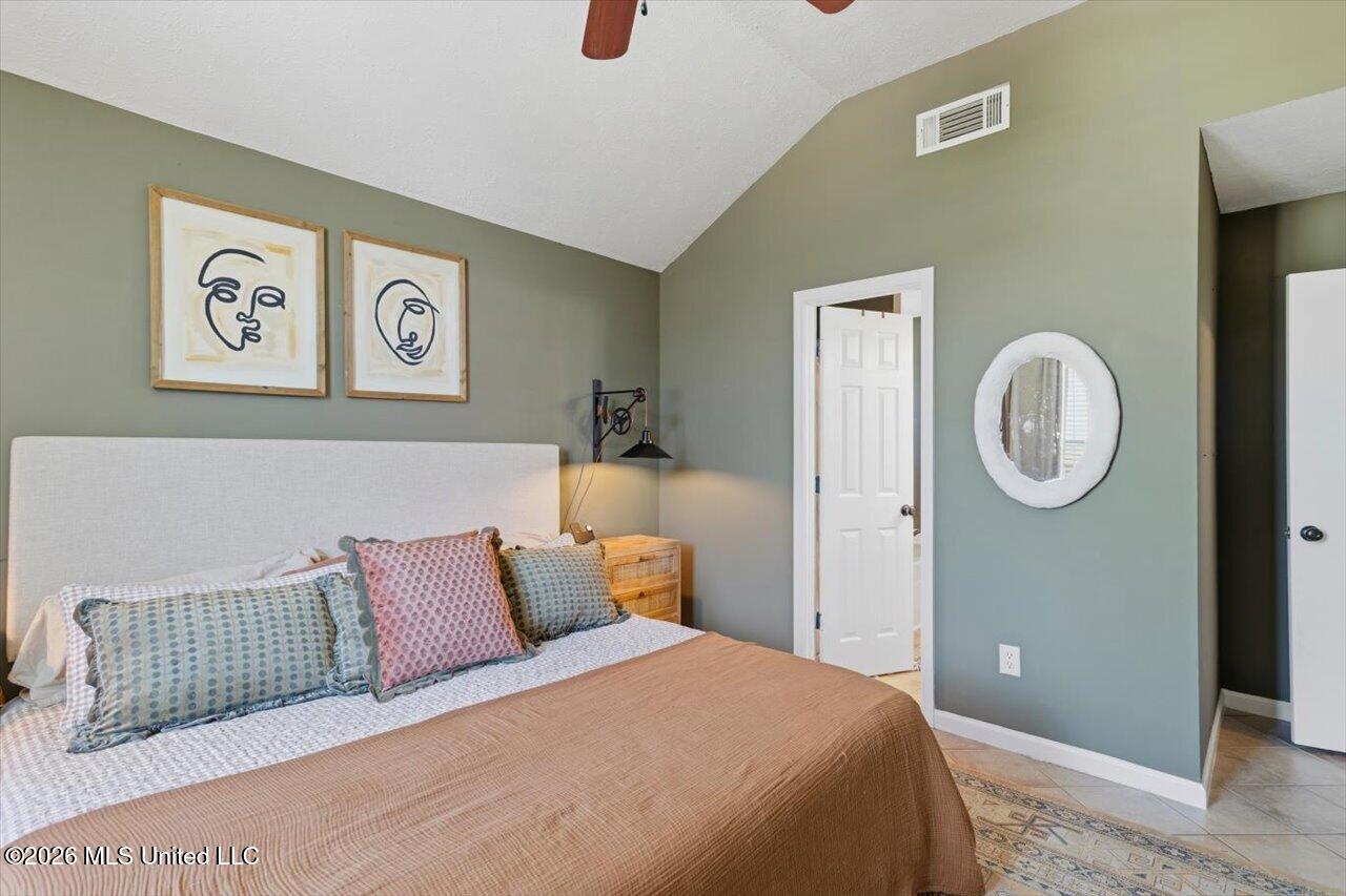 1015 Carlyle Cove Property Photo 18