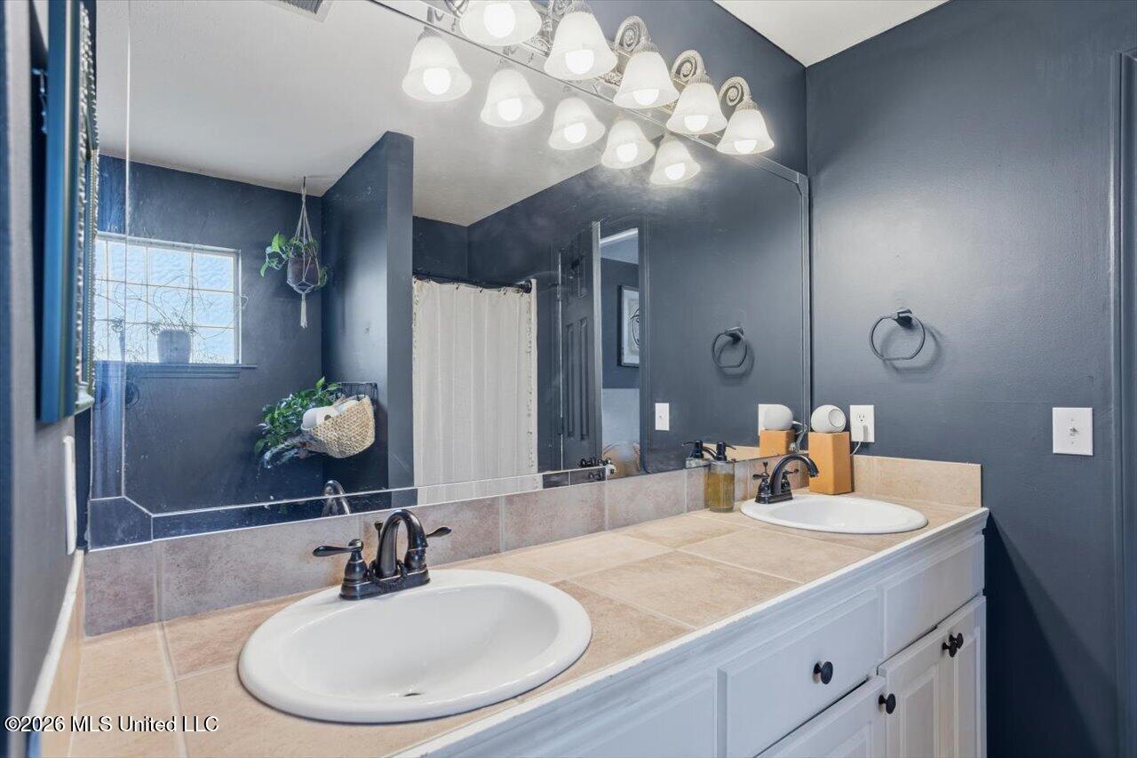 1015 Carlyle Cove Property Photo 19