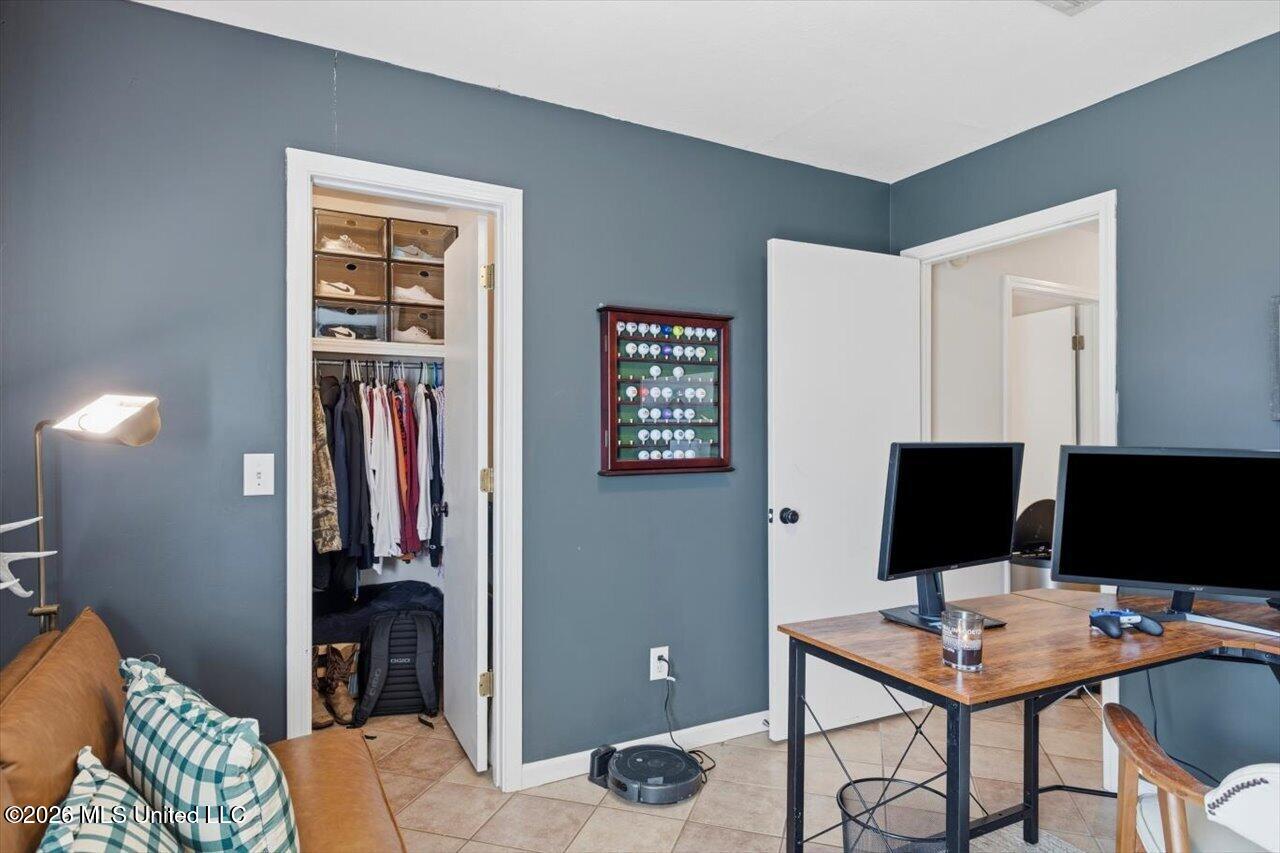 1015 Carlyle Cove Property Photo 25