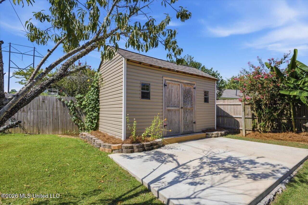 1015 Carlyle Cove Property Photo 32