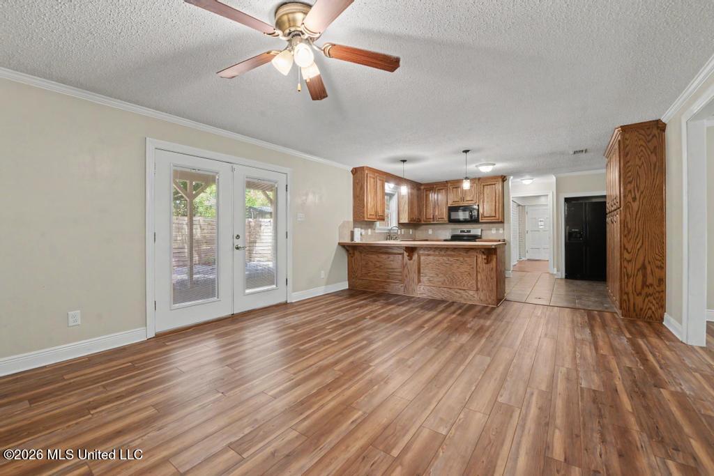 9121 Prairiebrook Road Property Photo 8