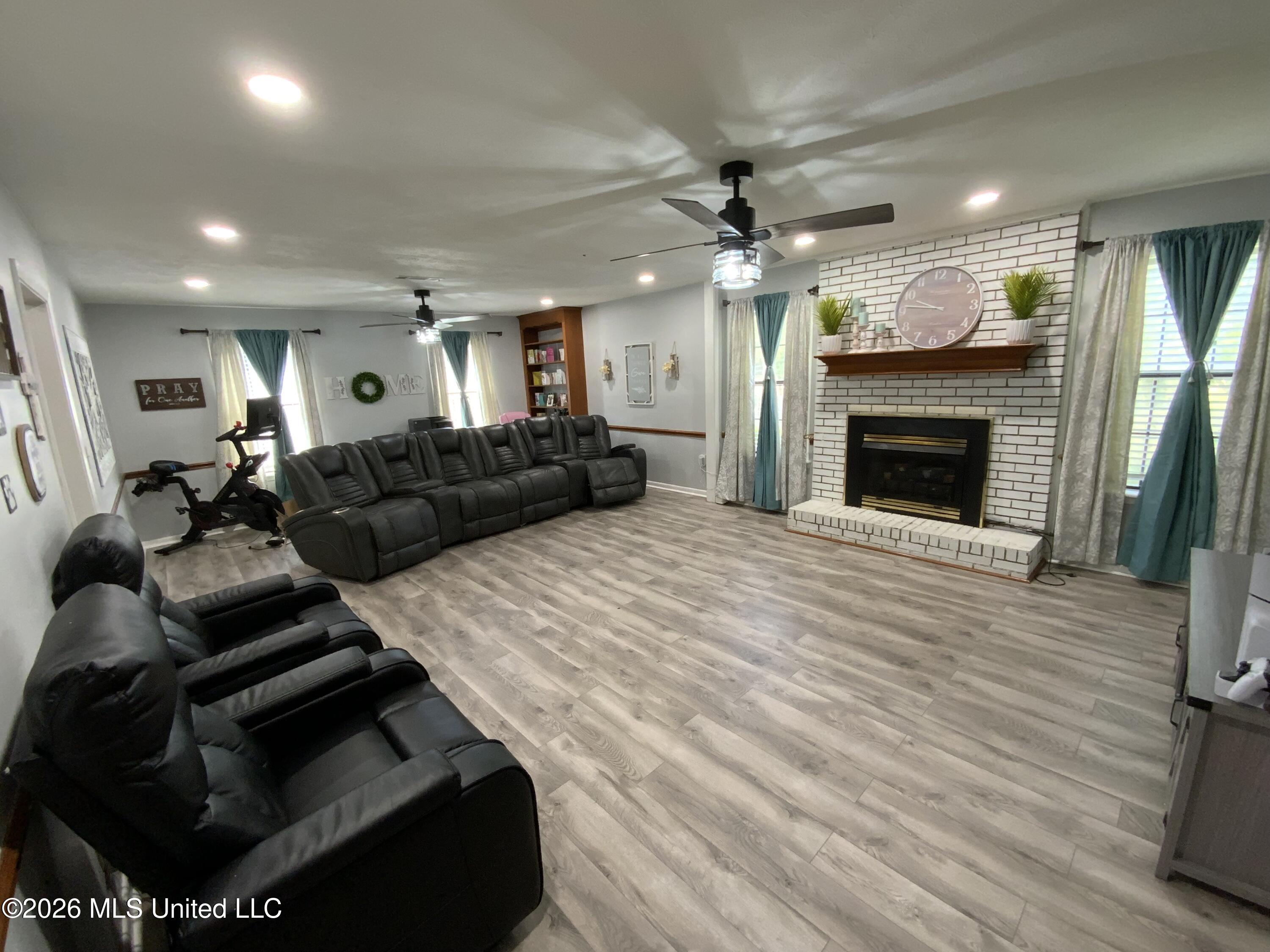 6372 Ashley Circle Property Photo 5