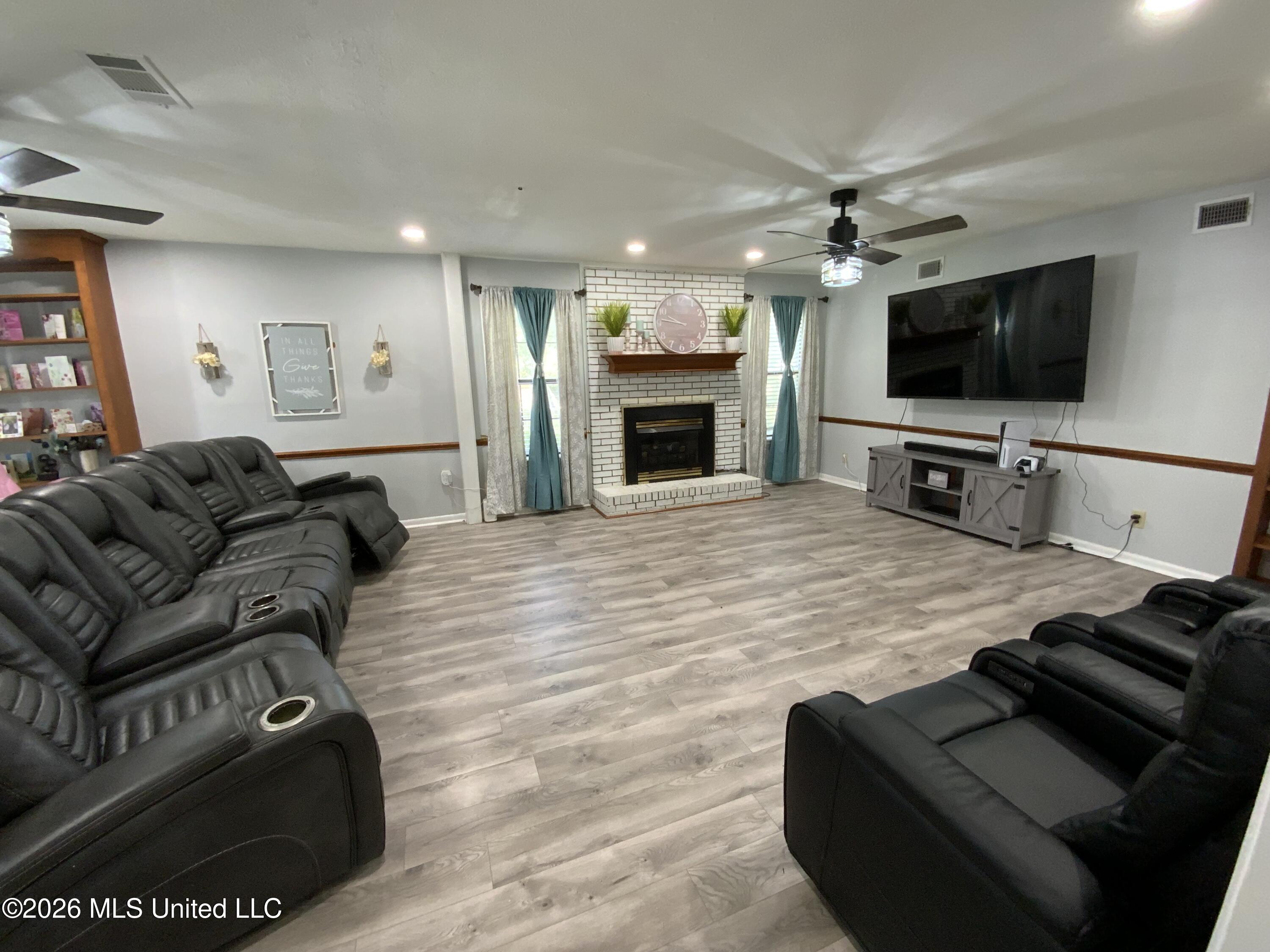 6372 Ashley Circle Property Photo 6