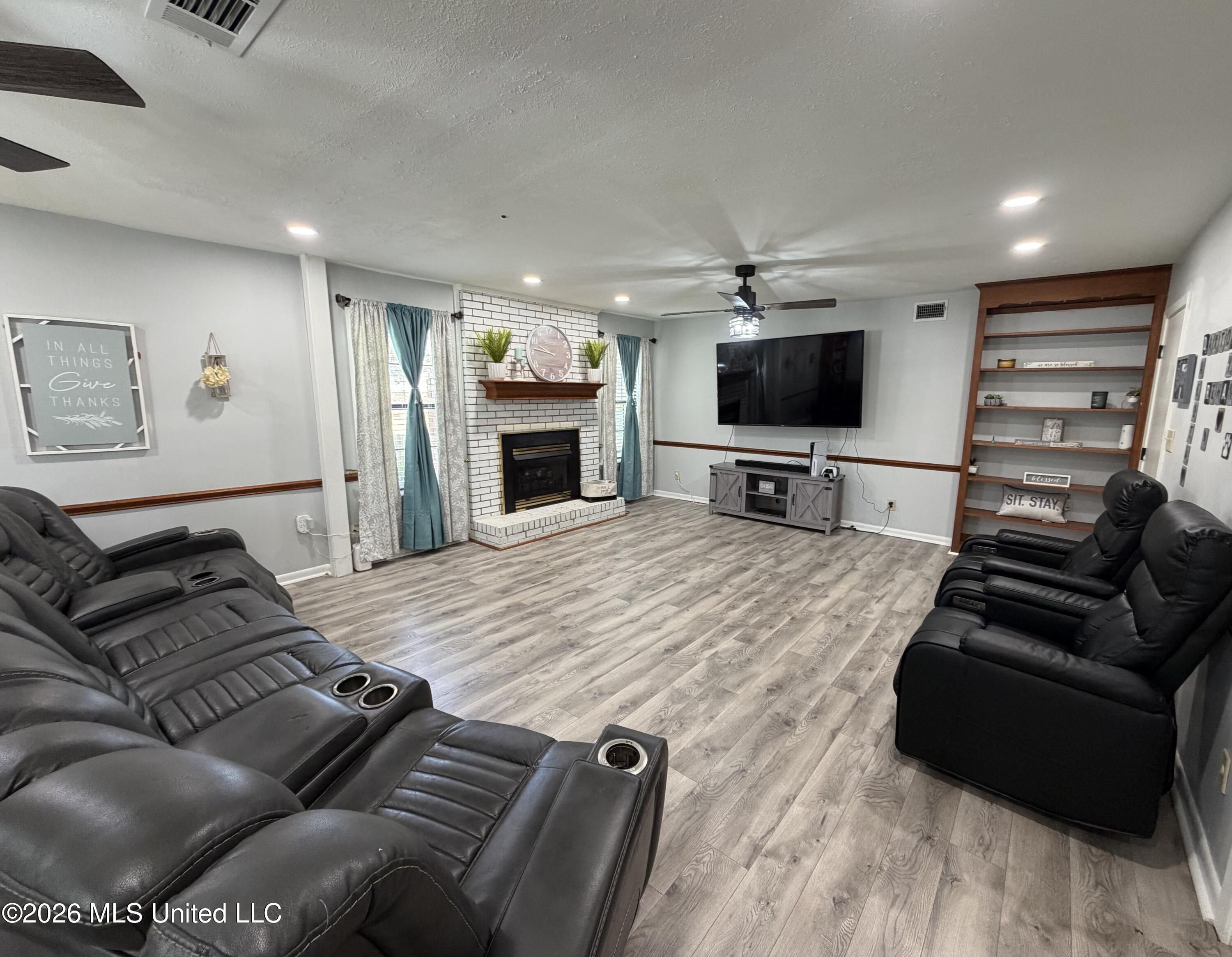 6372 Ashley Circle Property Photo 7