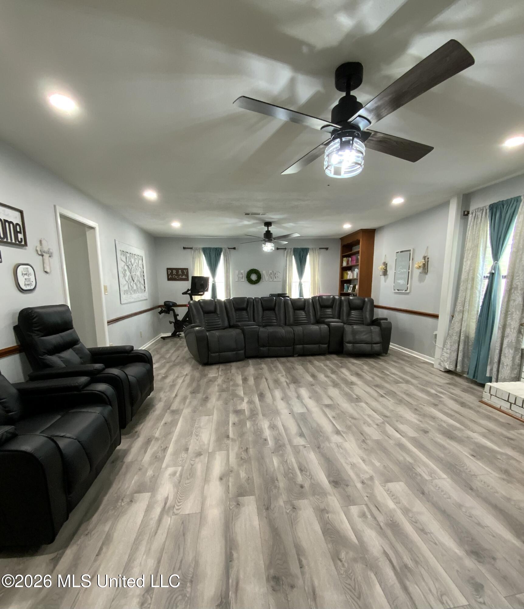 6372 Ashley Circle Property Photo 8